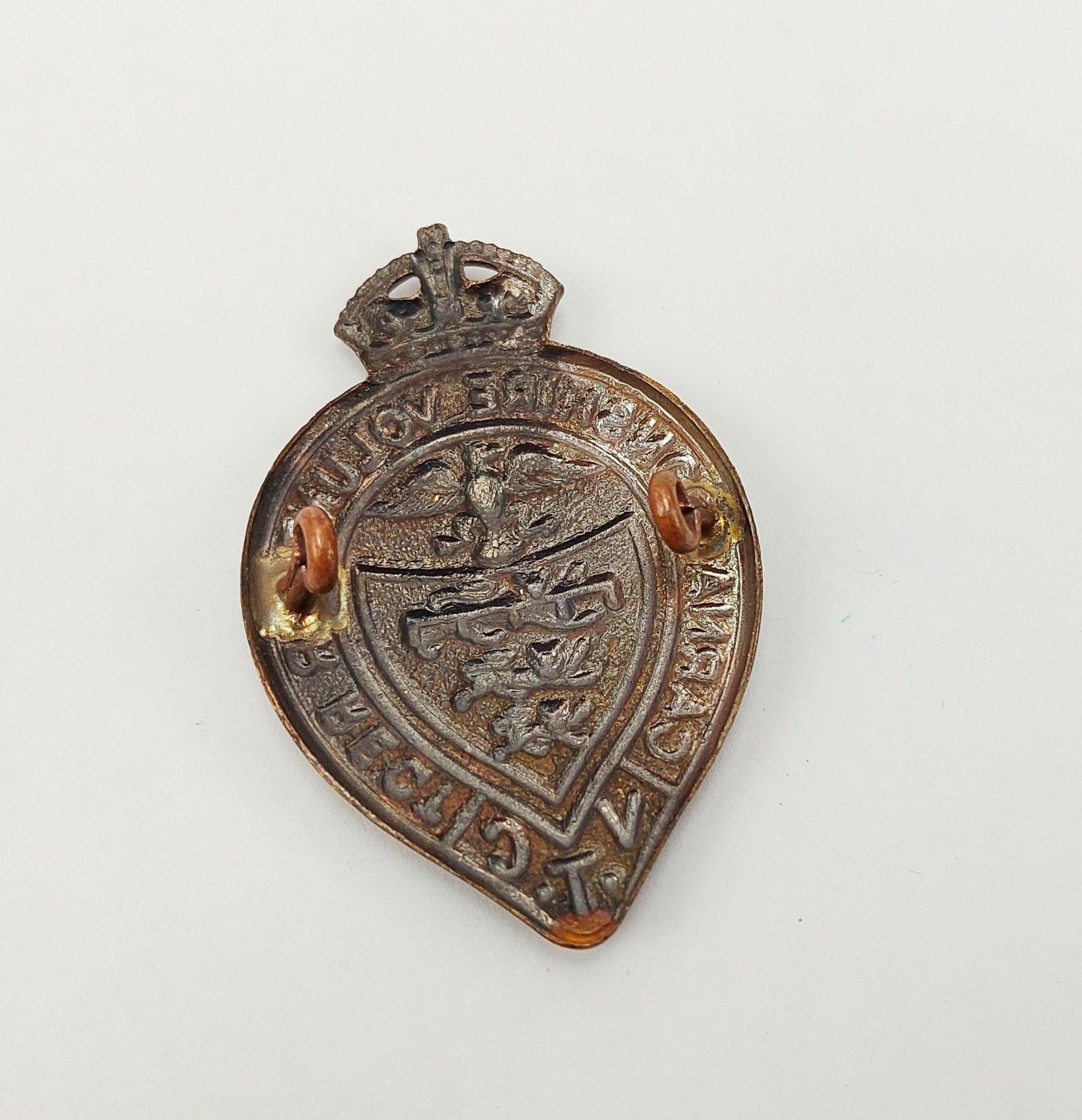 WW2 Carnarvonshire Volunteer Regiment Cap Badge - Image 2