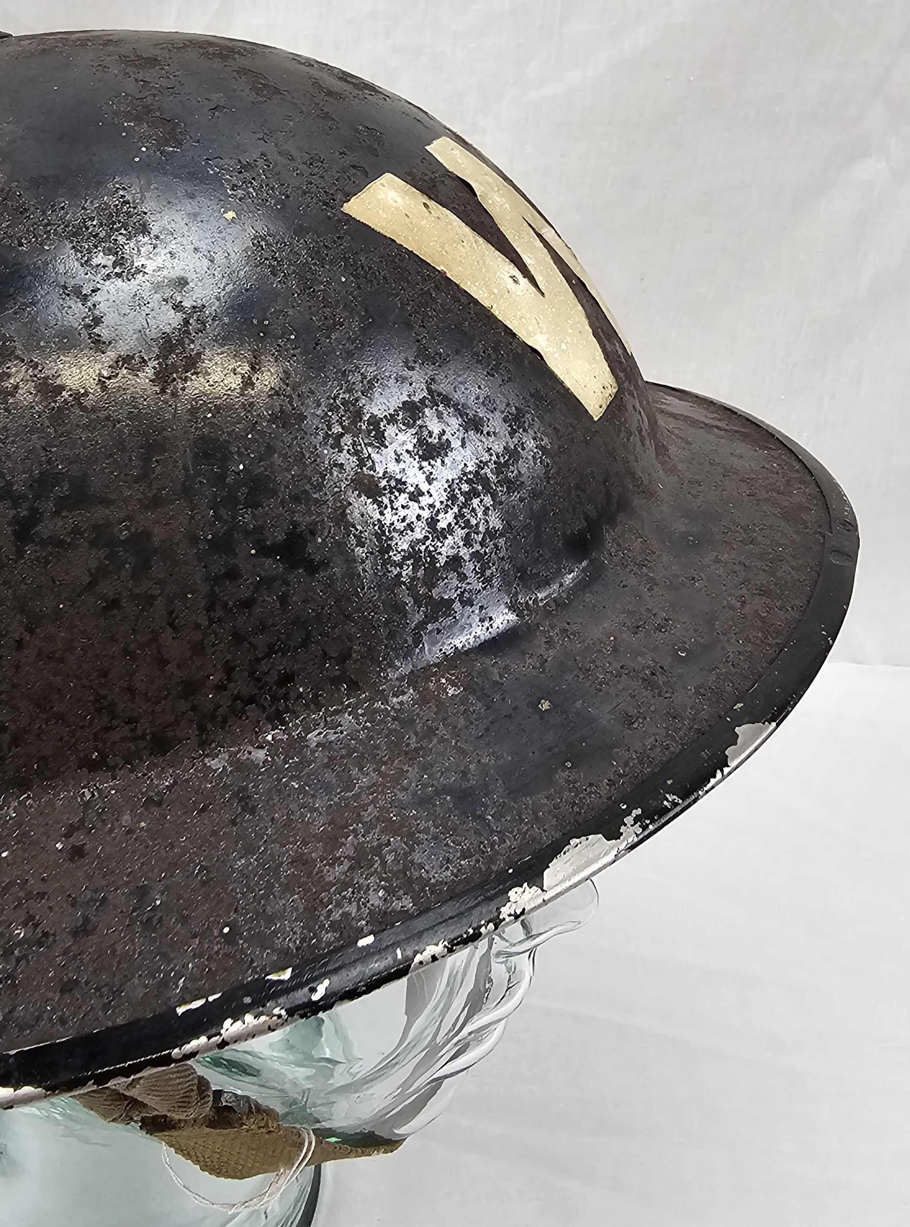 1939 Dated ARP Warden Helmet - Image 4