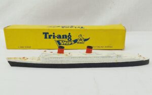 Boxed Triang M702 British Liner RMS Queen Elizabeth II