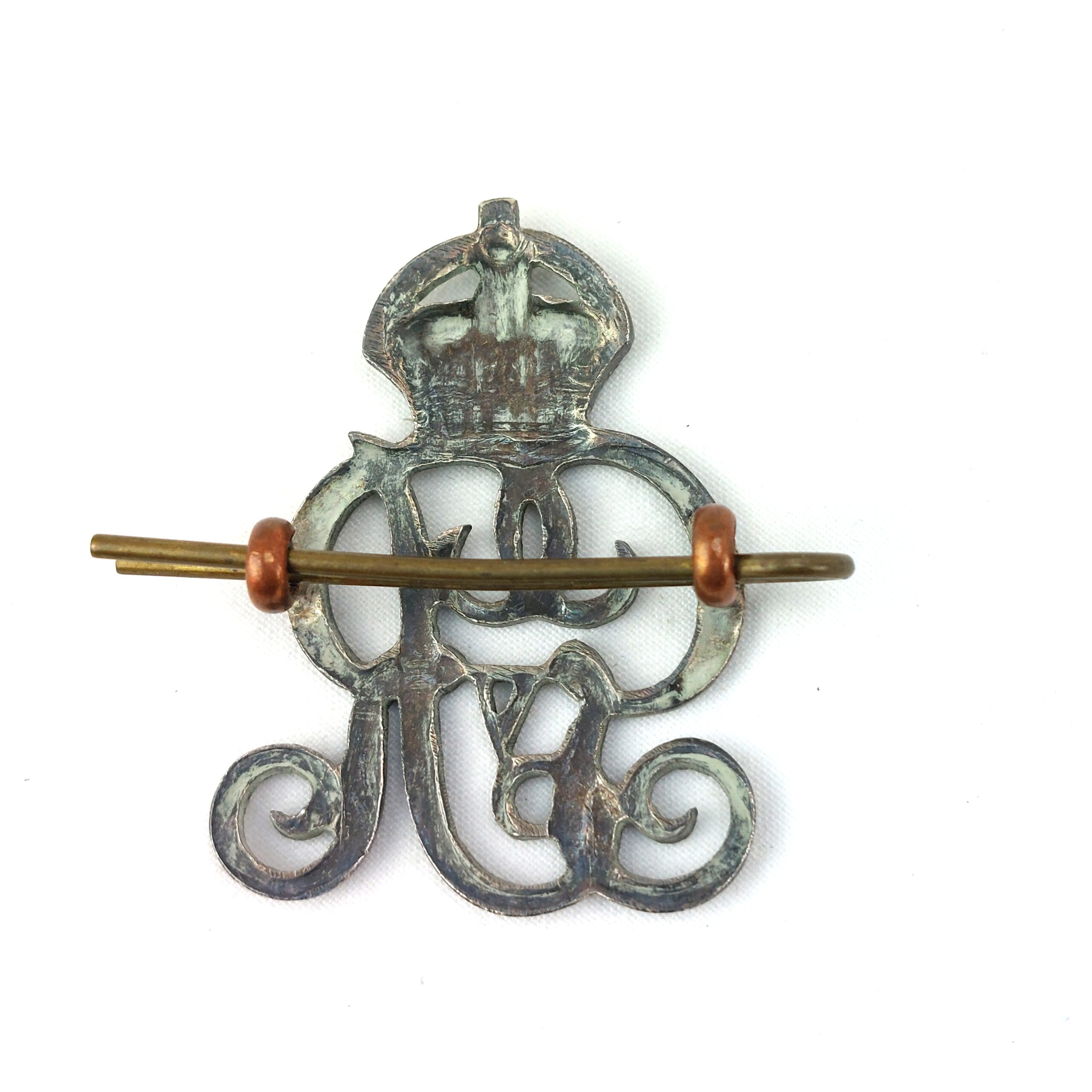 British, Original, George Vth Kings Own Yeomanry Other Ranks White Metal Cap Badge, Kings Crown, 2 Lugs - Image 2