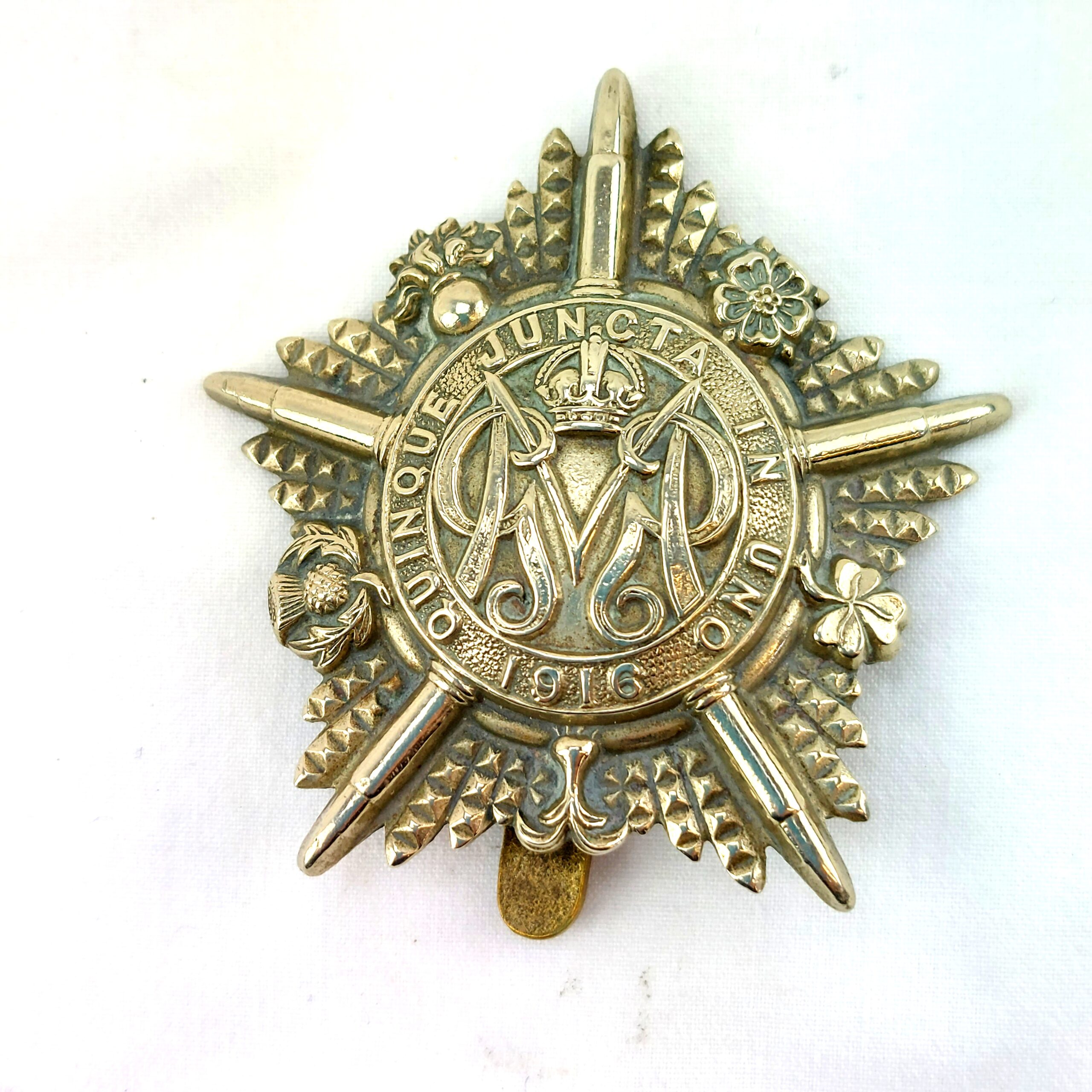 British, WW1, Original Guards Machine Gun Battalion (1916 Star-Type) White Metal Cap Badge, King's Crown, Brass Slide