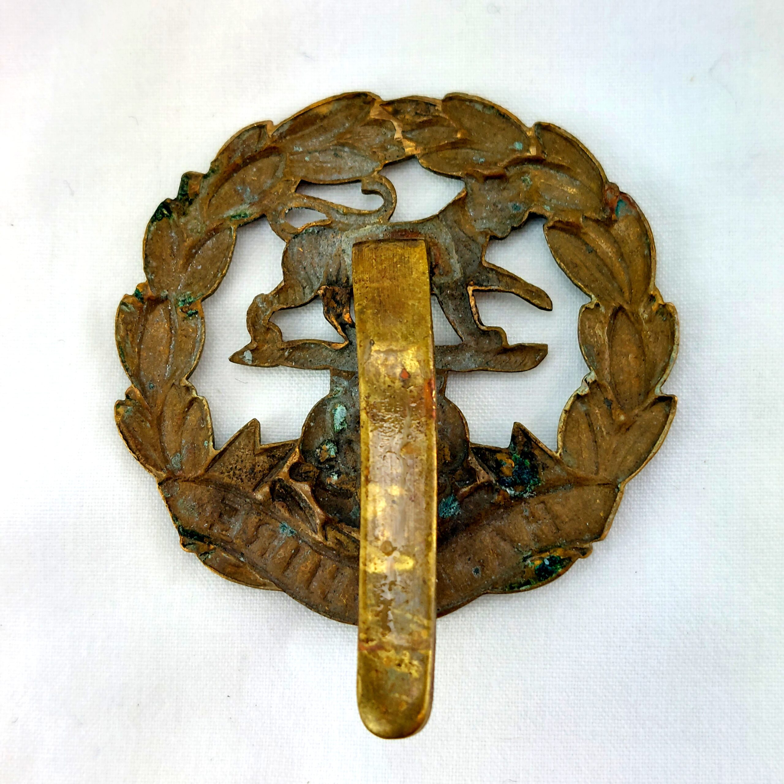 British, WW1, Original Hampshire Regiment Economy Brass Cap Badge, Brass Slide - Image 2