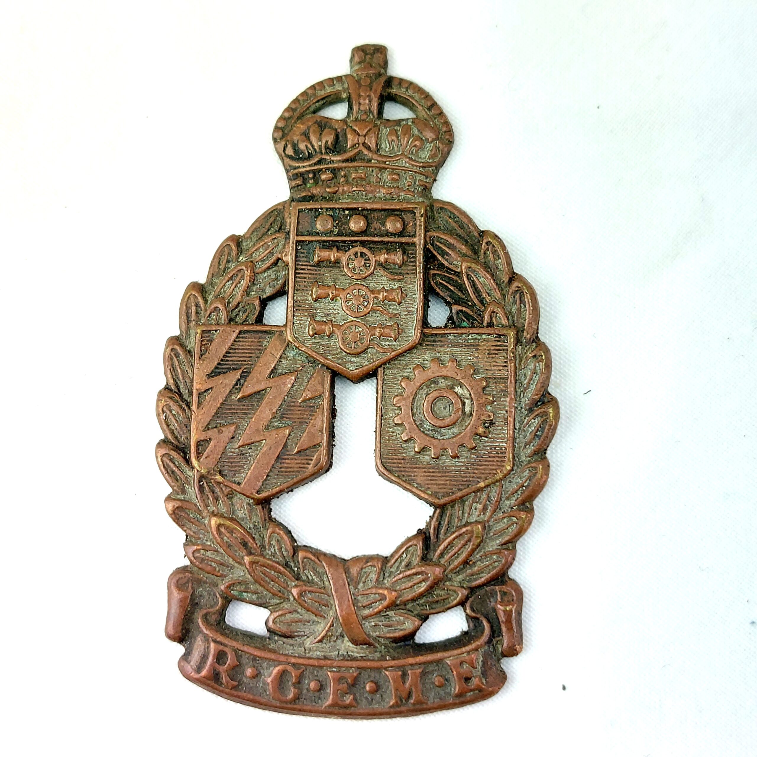 Canadian, Royal Canadian Electrical & Mechanical Engineers (RCEME) Cap Badge, Kings Crown, Broken Lugs