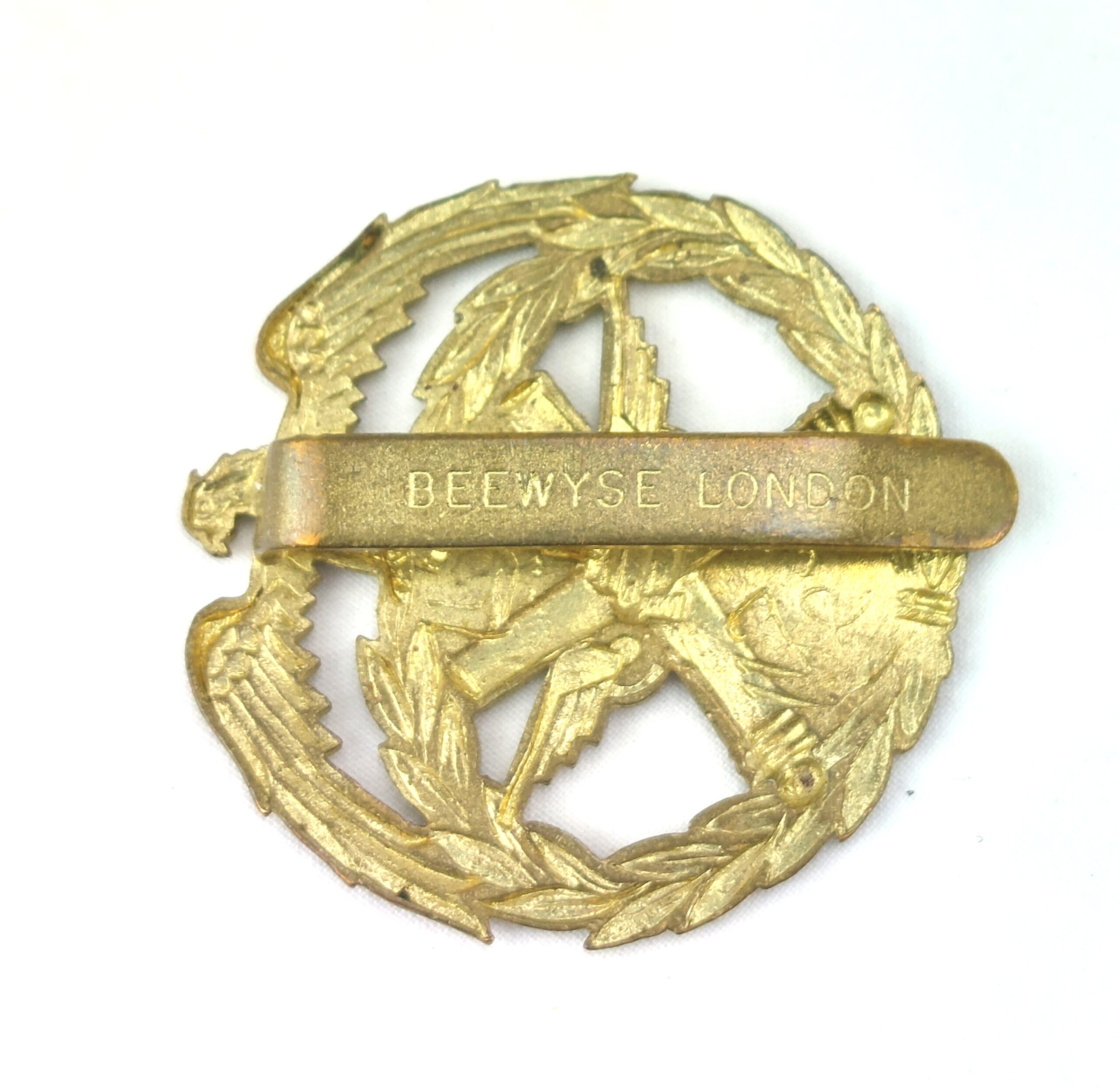 Kuwait, Post WW2, Original Army Cap Badge, Brass Slide, Made by Beewyse London - Image 2