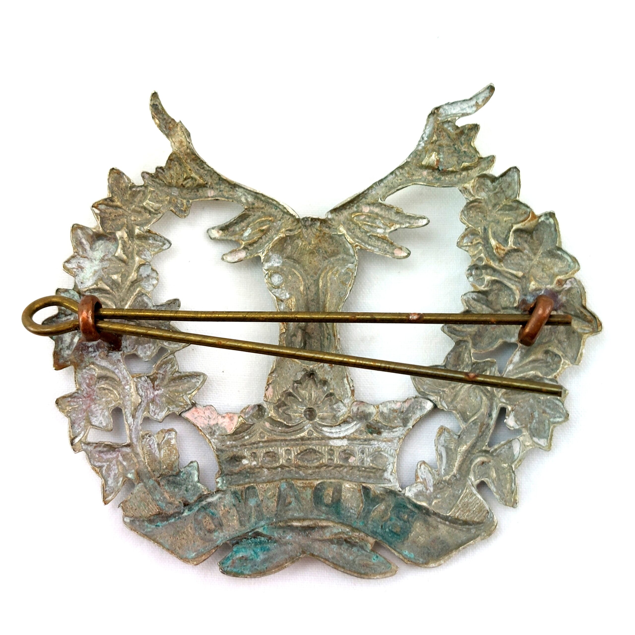 Scottish, Original Gordon Highlander By-Dand Regimental White Metal Cap Badge, 2 Lugs - Image 2