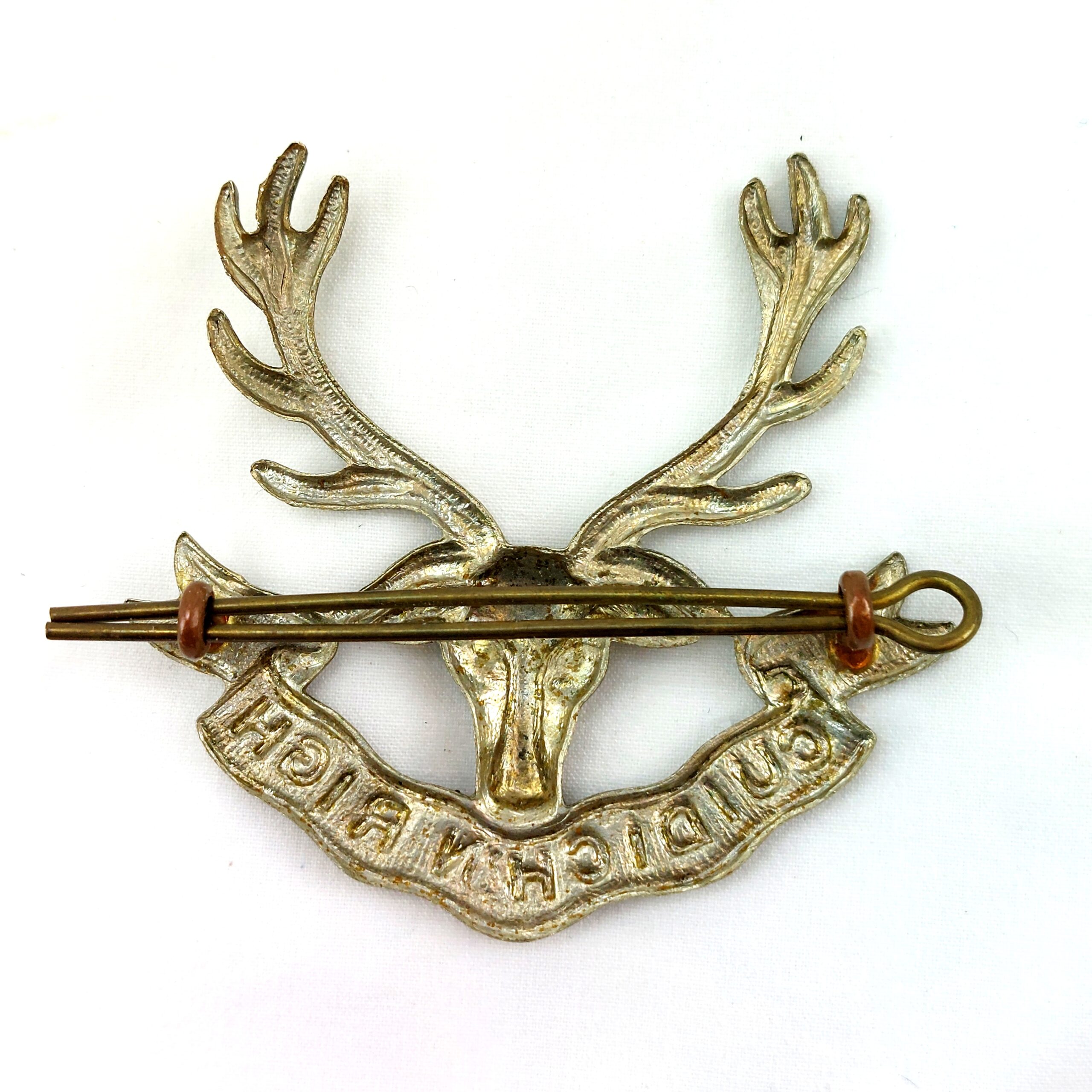 Scottish, Original Seaforth Highlander -Cuidich'n Righ- Regimental White Metal Cap Badge, 2 Lugs - Image 2