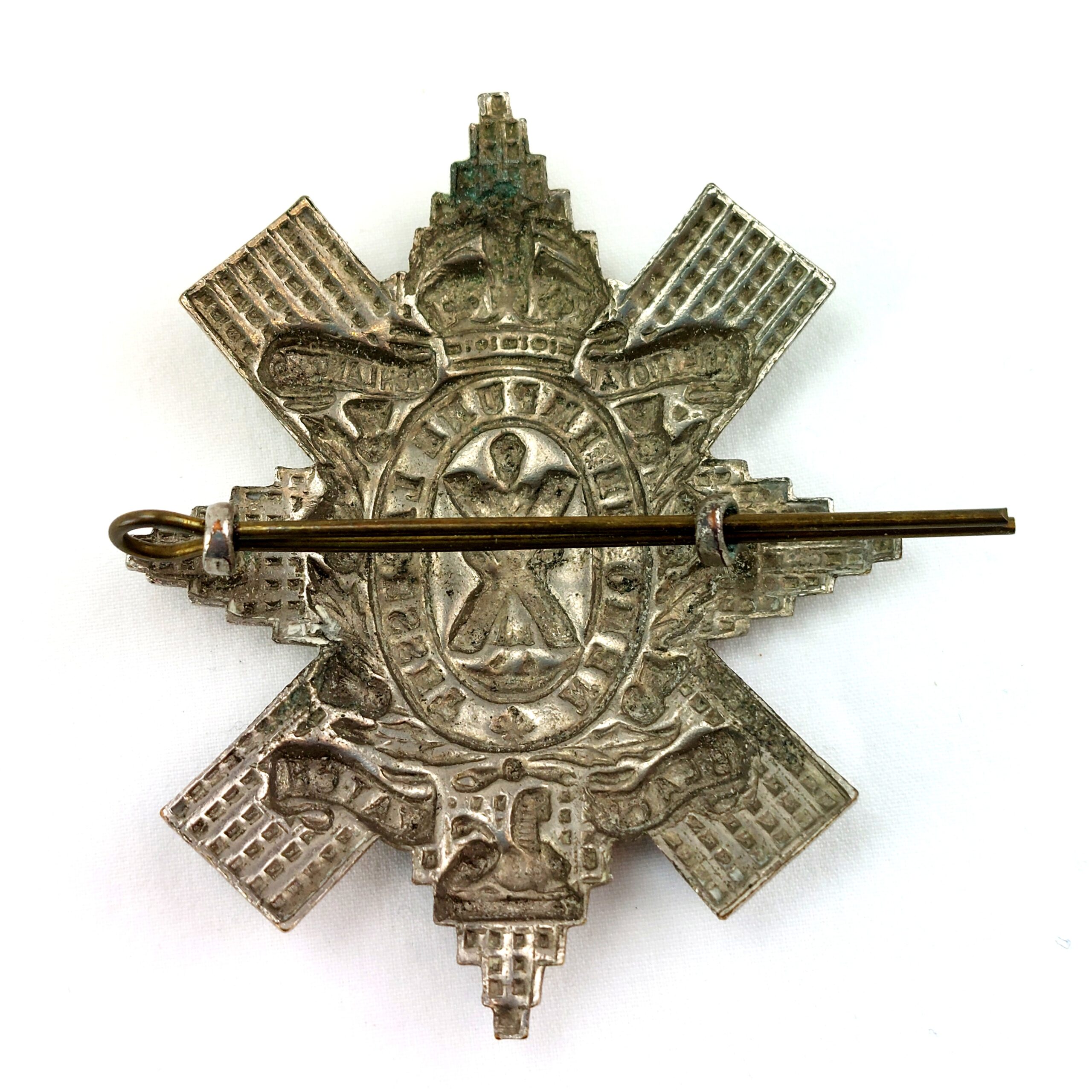 Scottish, WW1/WW2, Original The Royal Highlanders Black Watch UNUSUAL White Metal with Gilt Overlay Cap Badge, Kings Crown, 2 Lugs - Image 2