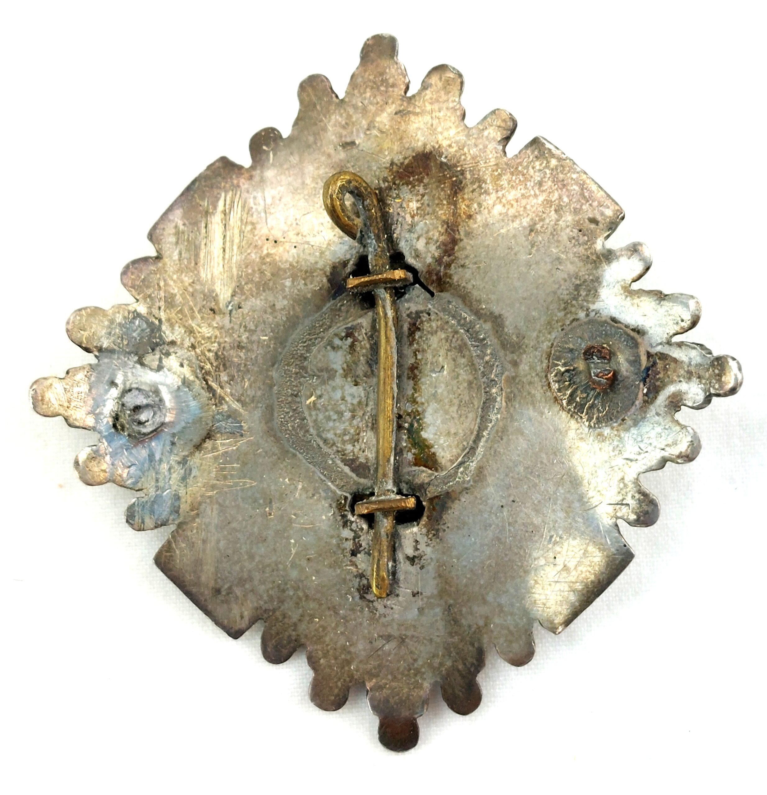 Scottish, WW2, Original The Royal Scots Guards Officers Balmoral-Glengarry Cap Badge, Silver Gilt & Green Enamel - Image 2