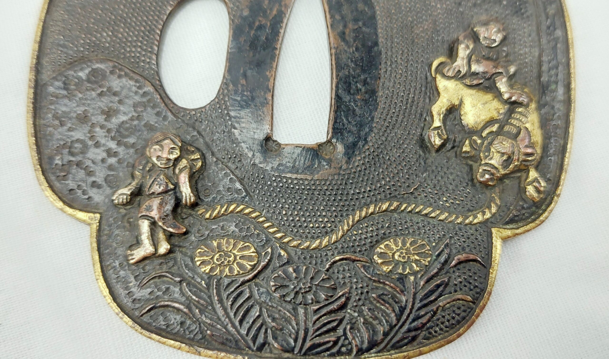 Superb Edo Period Japanese Katana Gold And Silver Gilt Steel Tsubu With Villager - Image 2