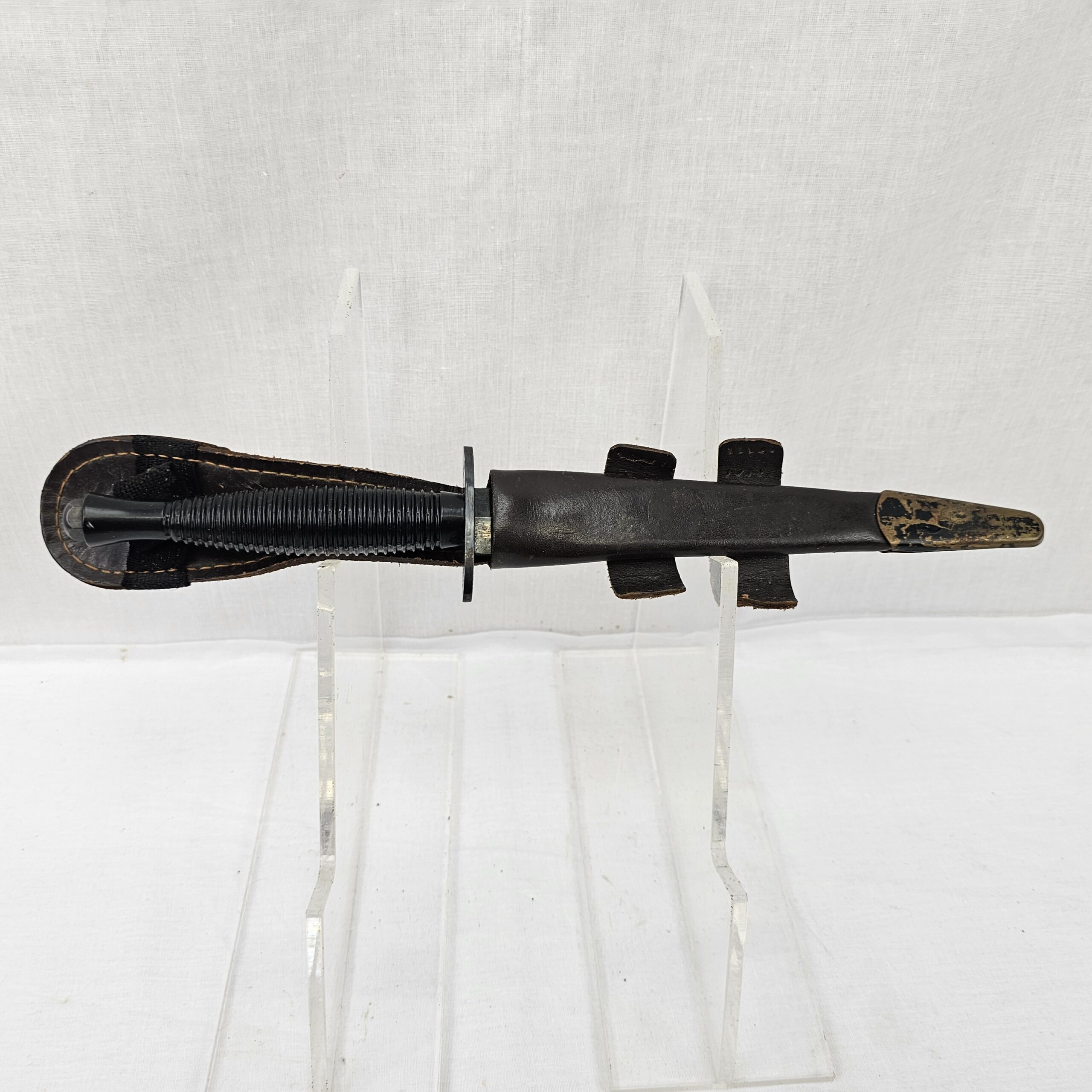 Third Pattern Fairburn Sykes Commando Dagger & Scabbard - Image 2
