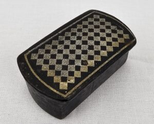 Victorian Papier Mache Snuff Box With Chequered Lid
