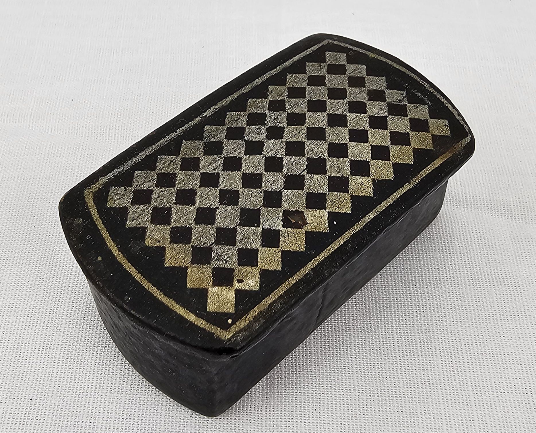 Victorian Papier Mache Snuff Box With Chequered Lid