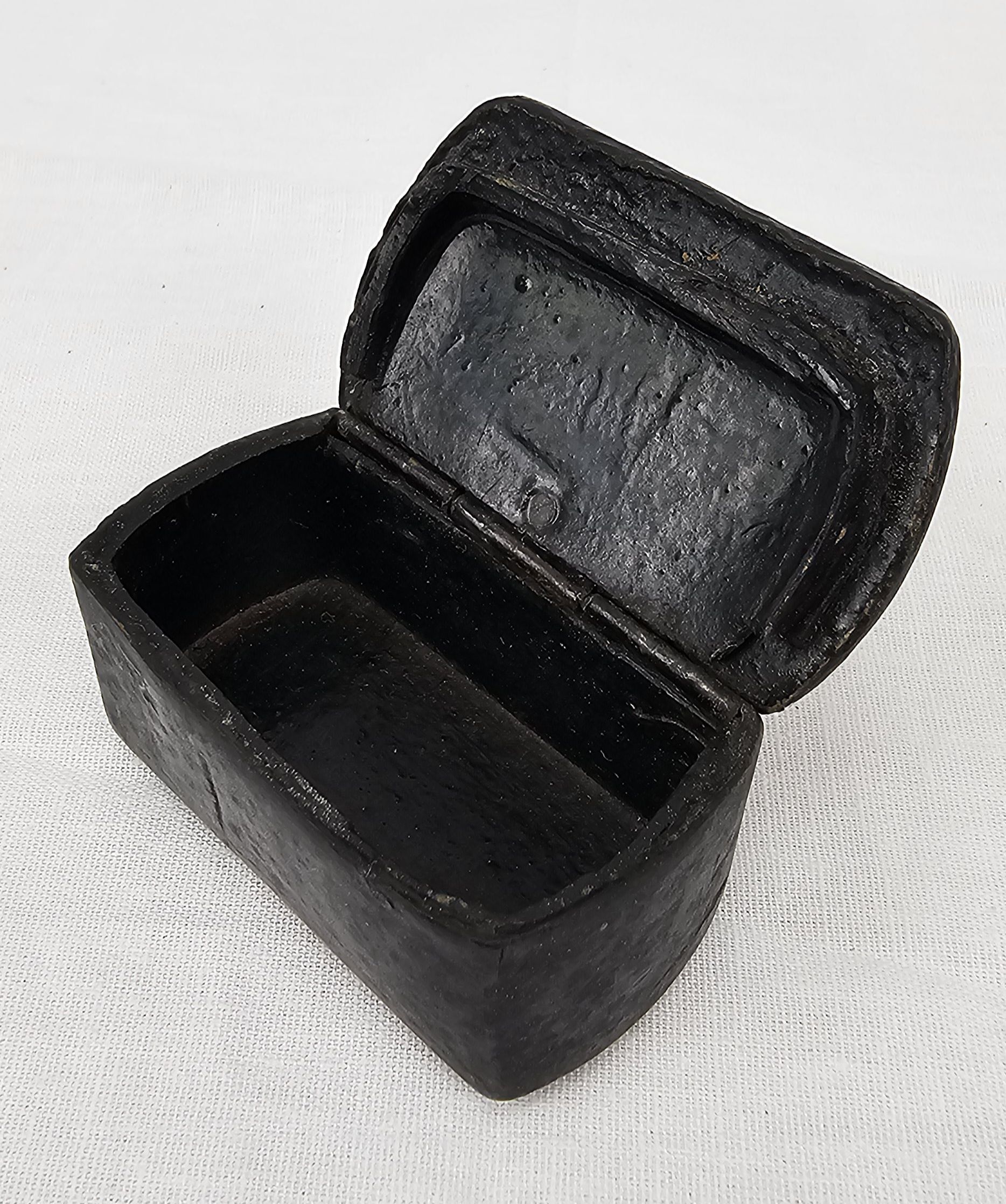 Victorian Papier Mache Snuff Box With Chequered Lid - Image 3