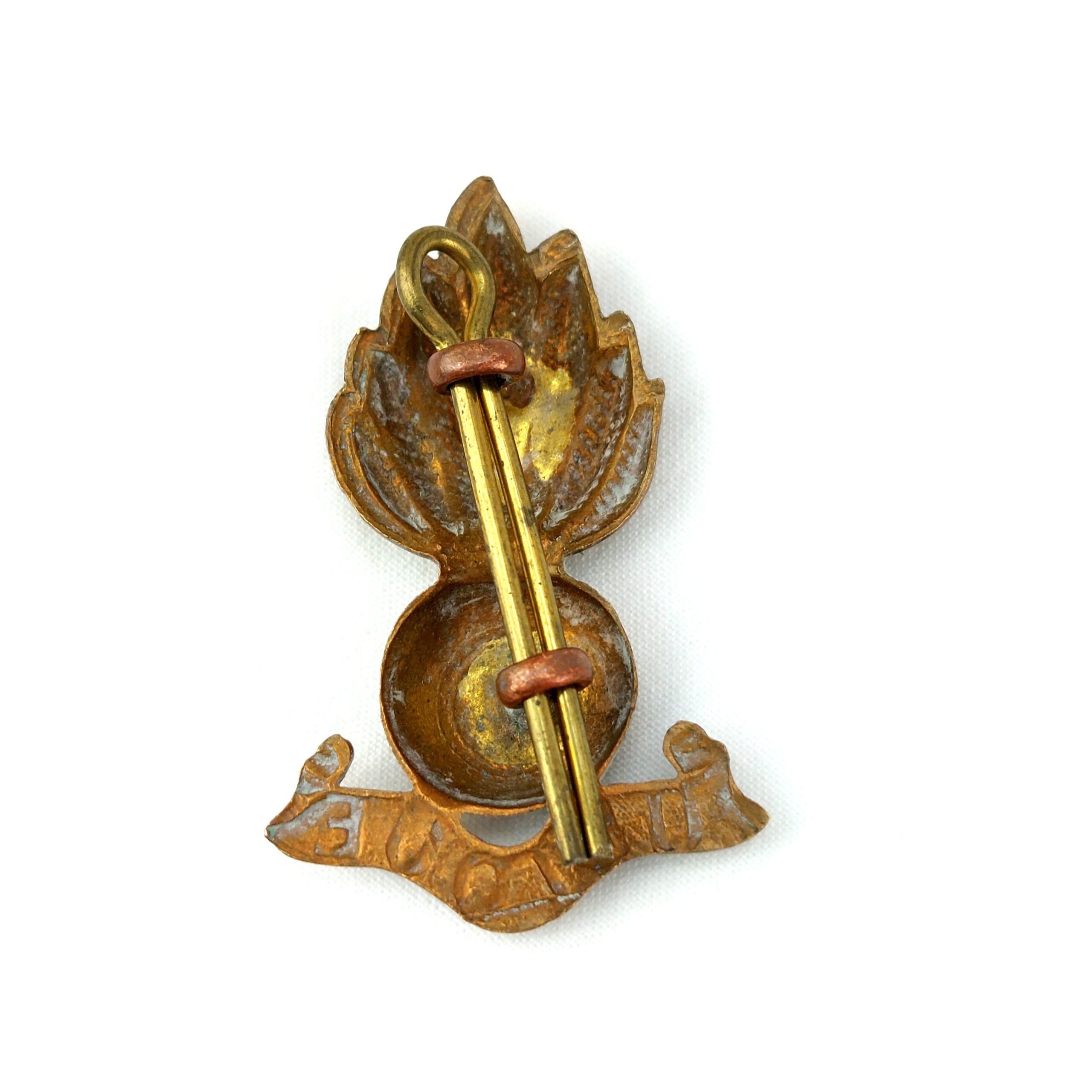 British, Royal Artillery Corps ‘Ubique’ Bronze Collar/Cap Badge, 2 Lugs - Image 2