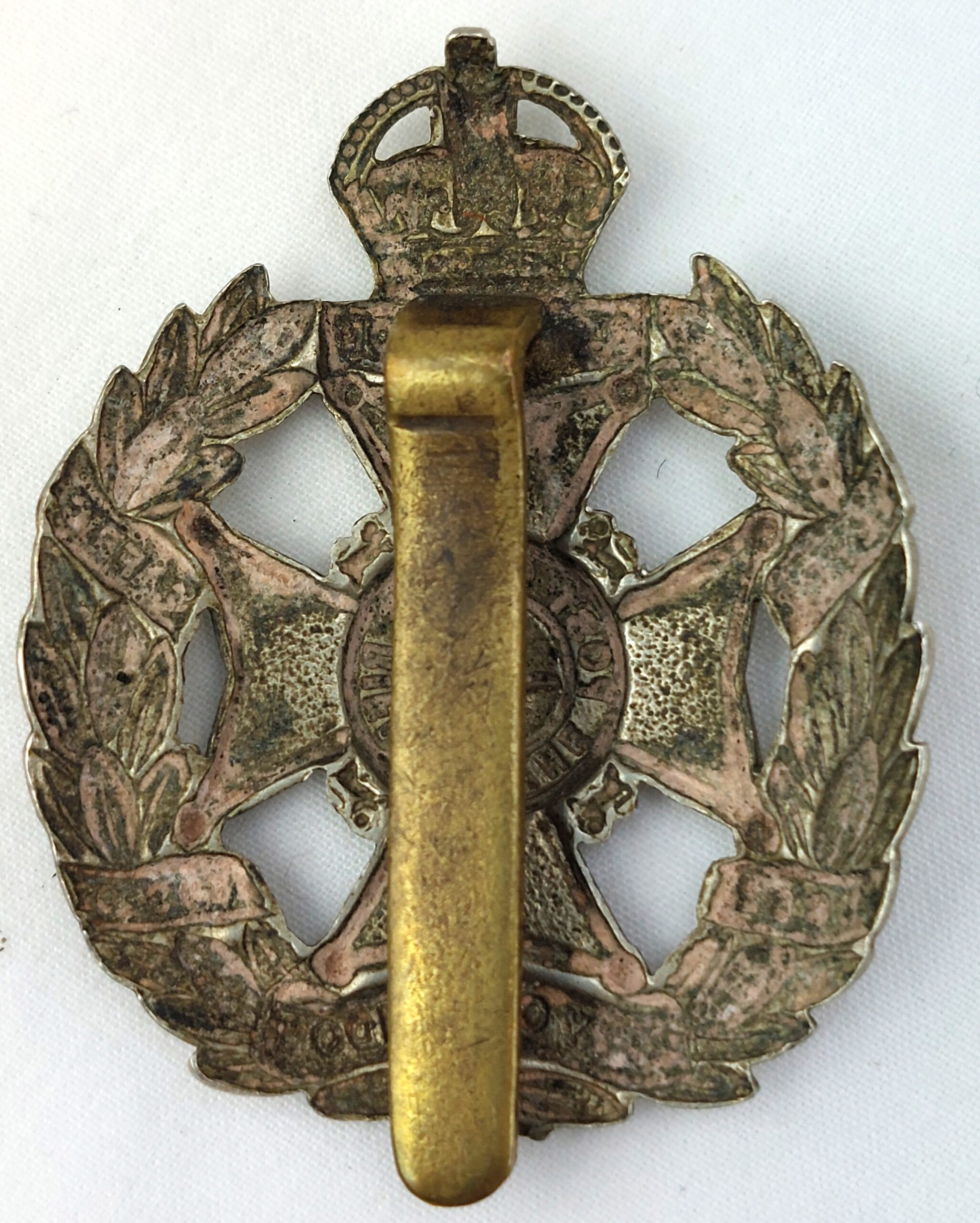 British, WW1, Original 8th Battalion City of London Regiment -Post Office Rifles- White Metal Cap Badge, Kings Crown, Brass Slide - Image 3