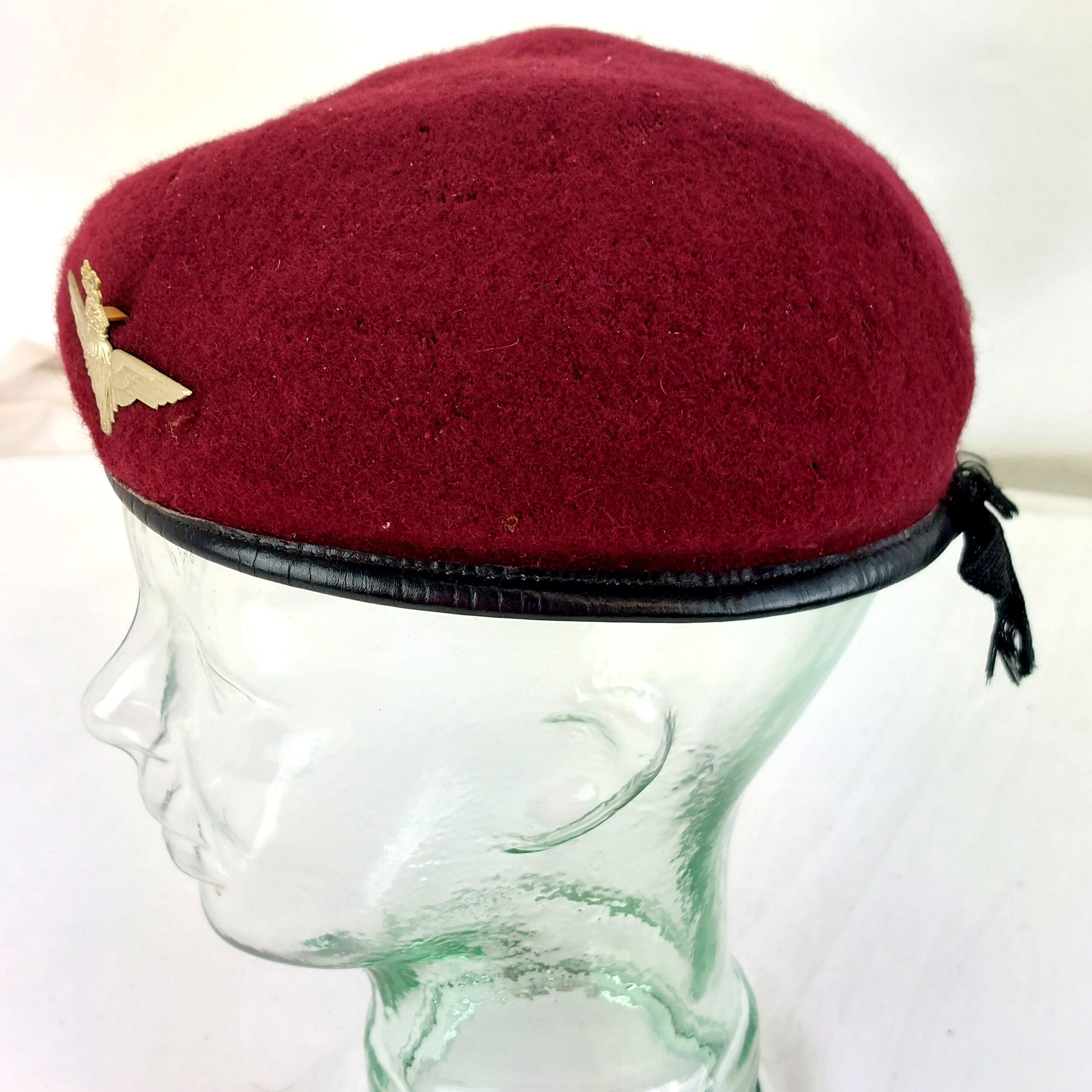 British Army, WW2, Parachute Regiment Red Beret & White Metal Kings Crown Cap Badge - Image 3