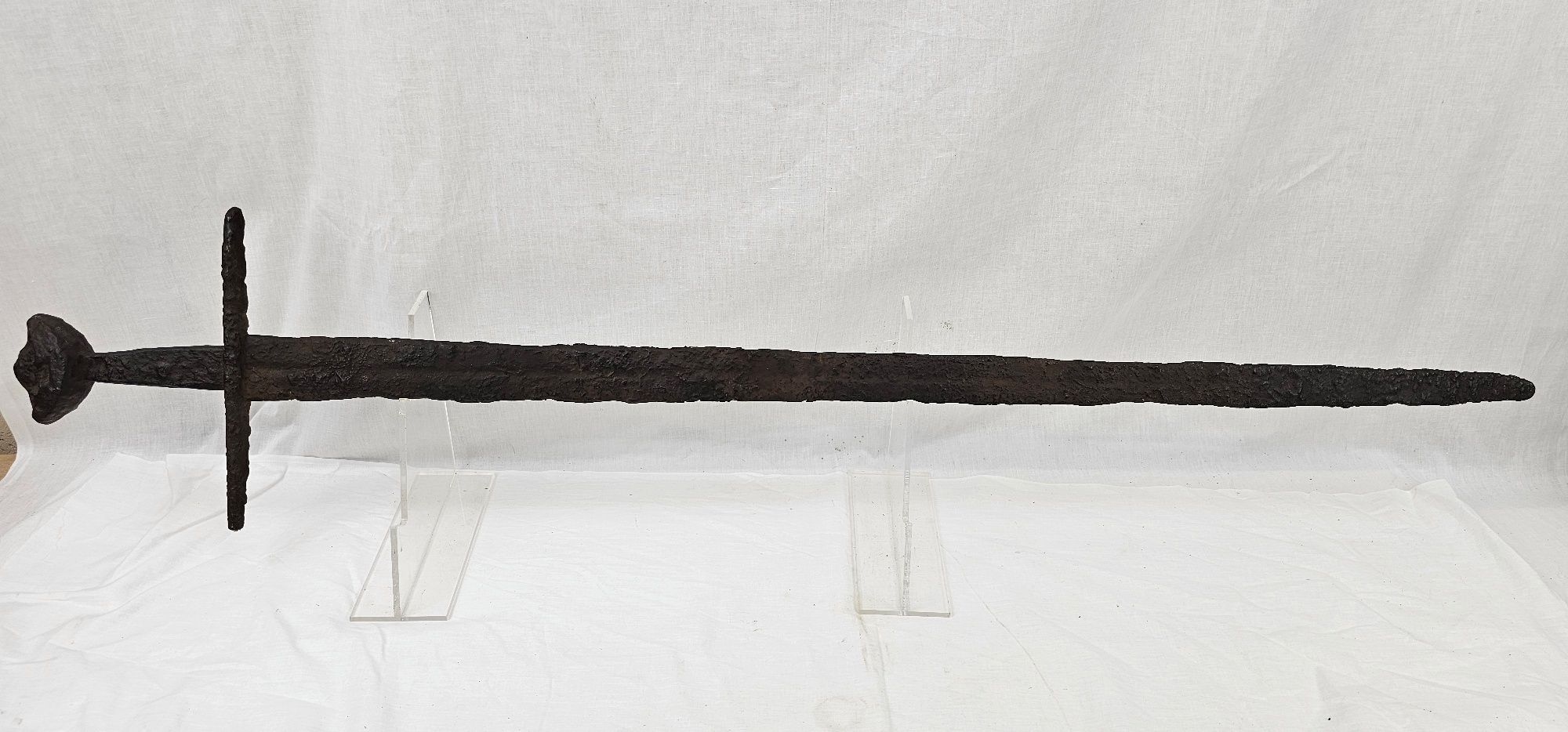 12th Century Large Oakeshott Type XI Norman Broadsword