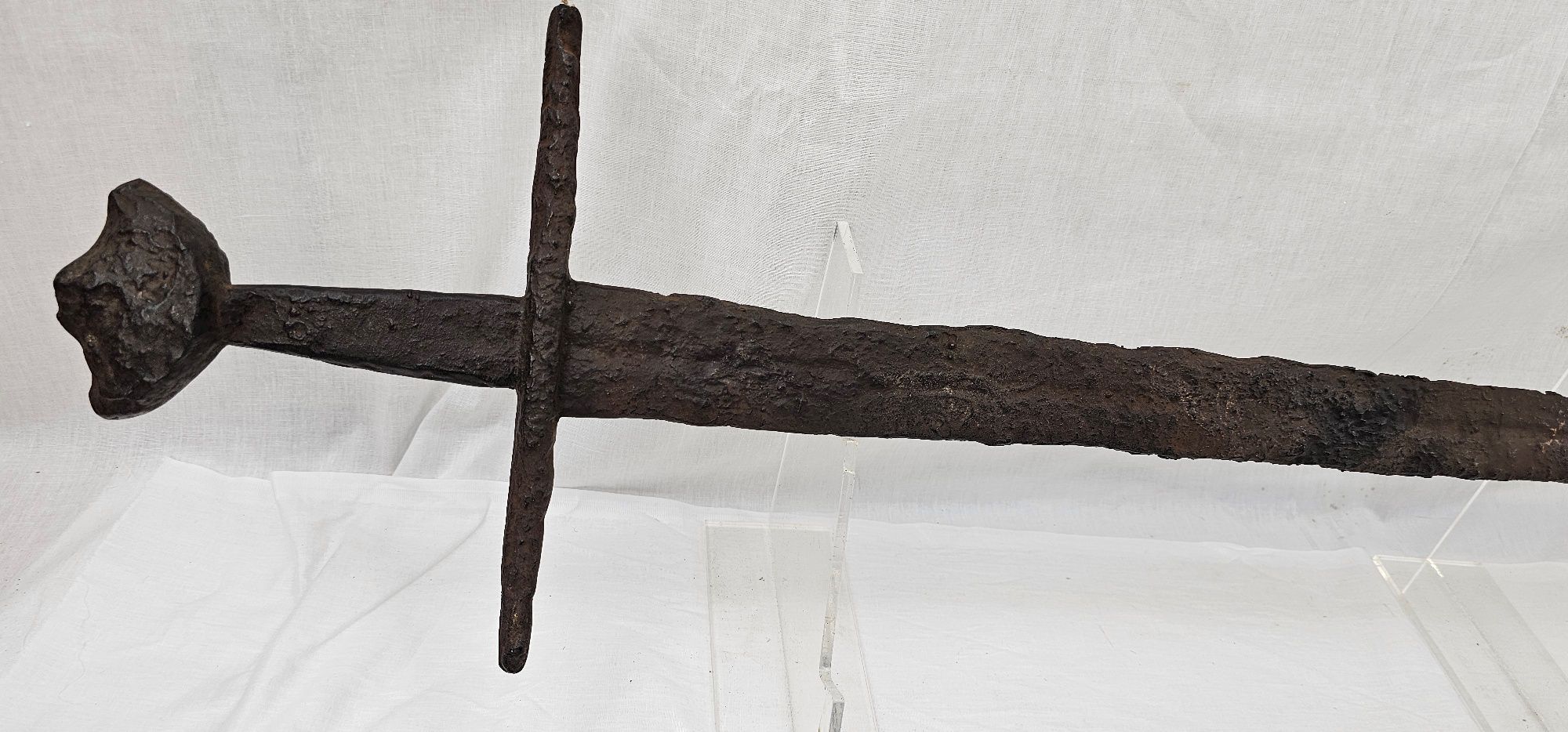 12th Century Large Oakeshott Type XI Norman Broadsword - Image 10