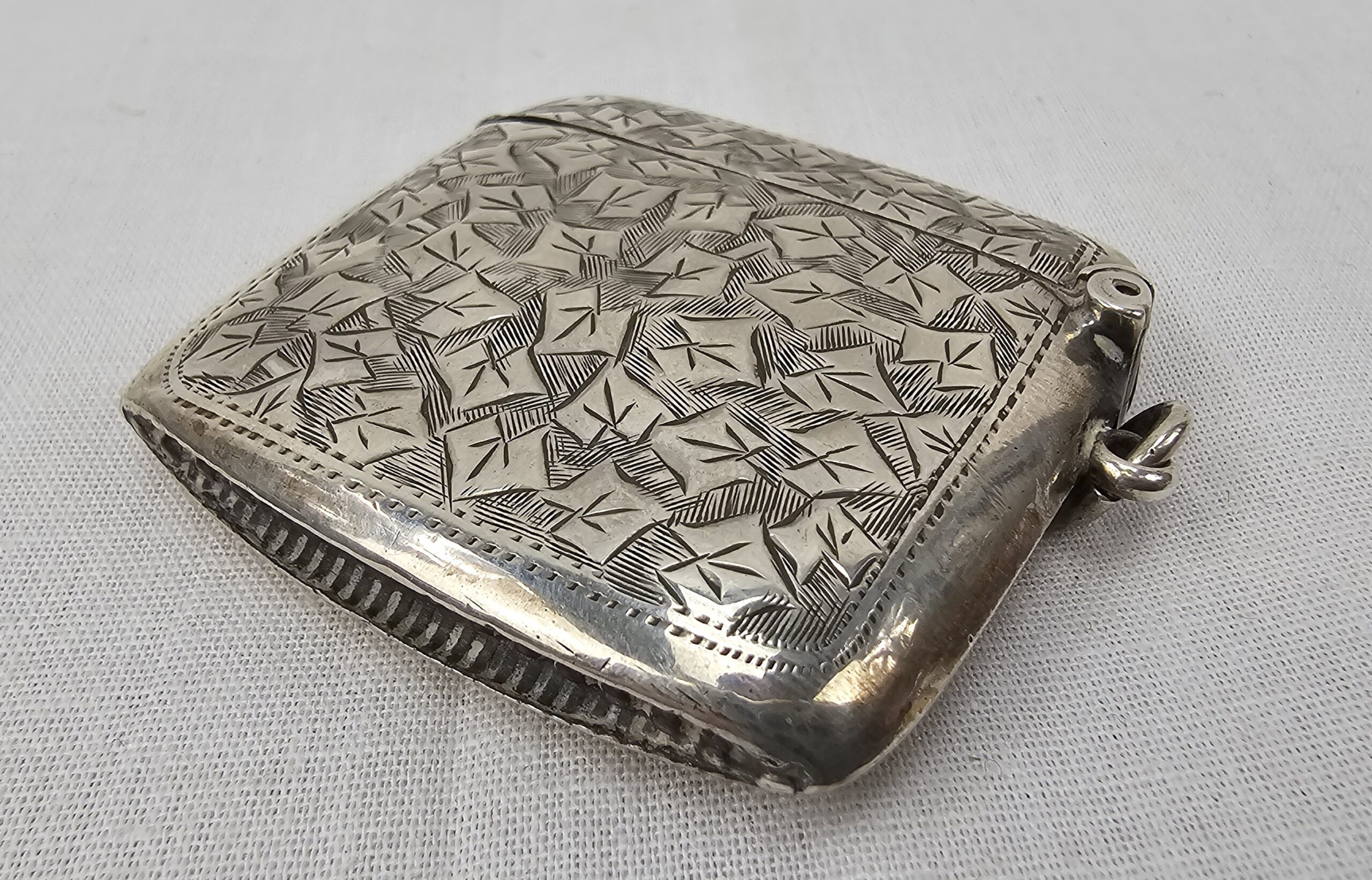 Birmingham 1913 Sterling Silver Vesta Case With Leaf Design