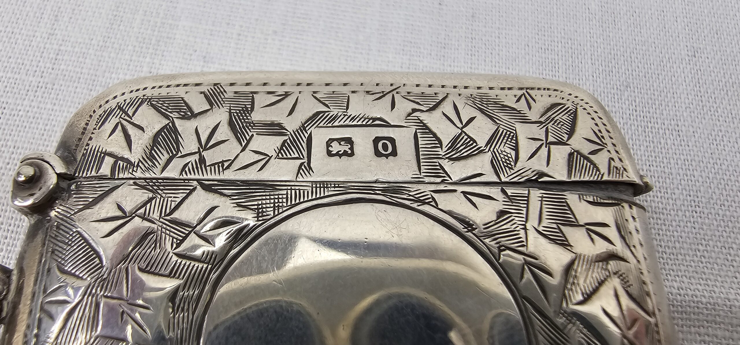 Birmingham 1913 Sterling Silver Vesta Case With Leaf Design - Image 3