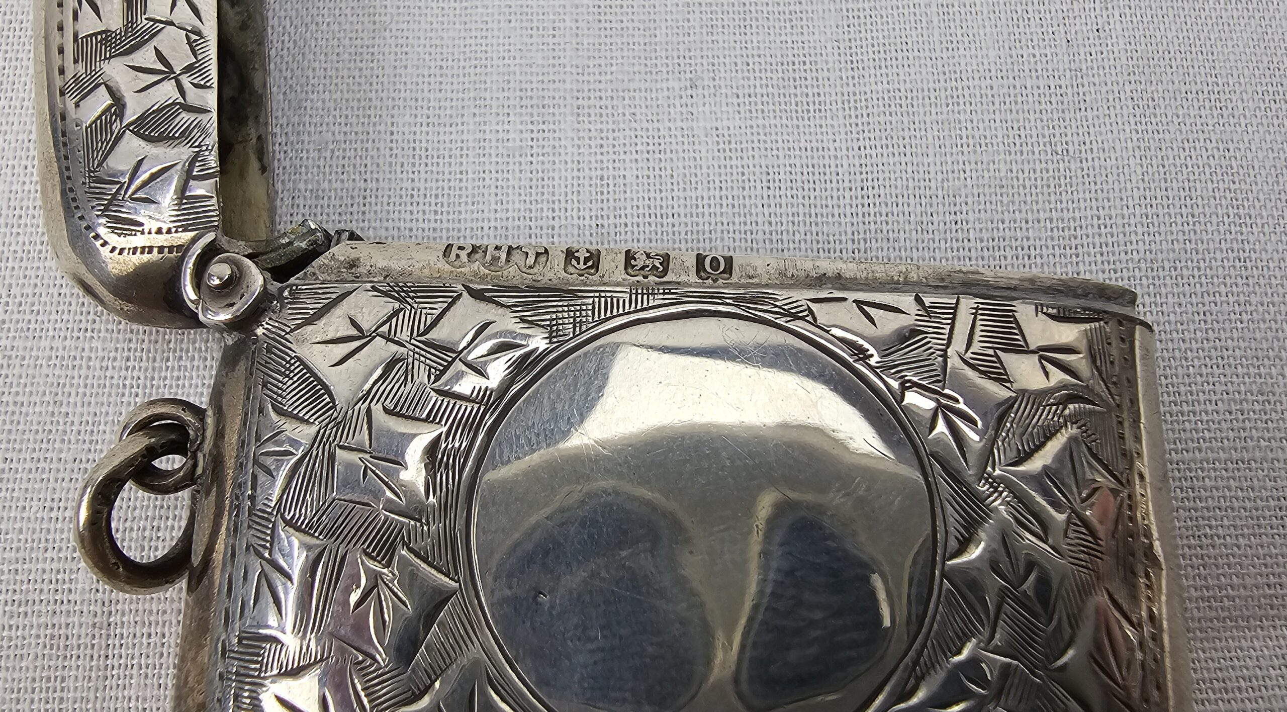 Birmingham 1913 Sterling Silver Vesta Case With Leaf Design - Image 2