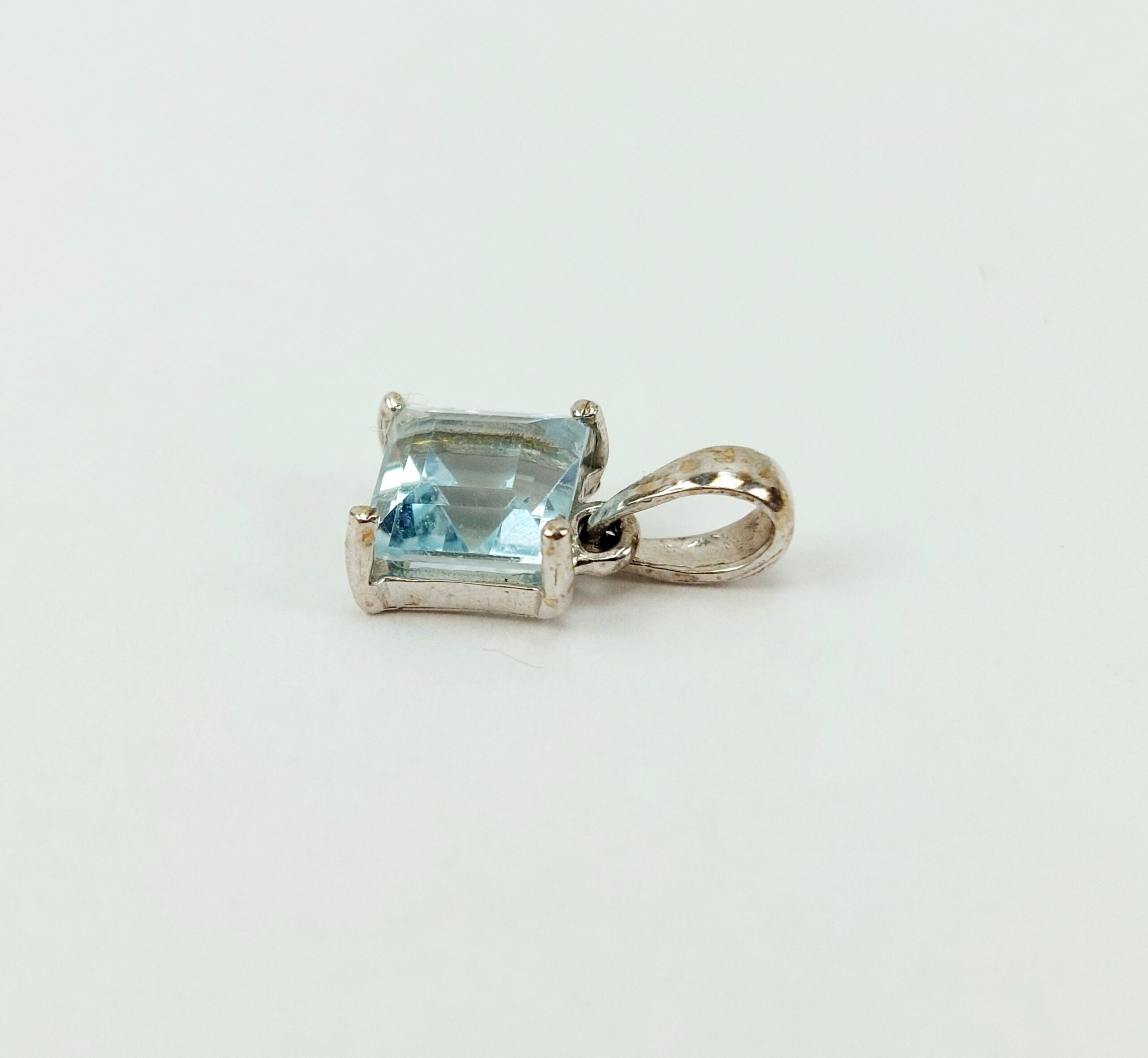 10ct White Gold Blue Topaz Pendant - Image 2