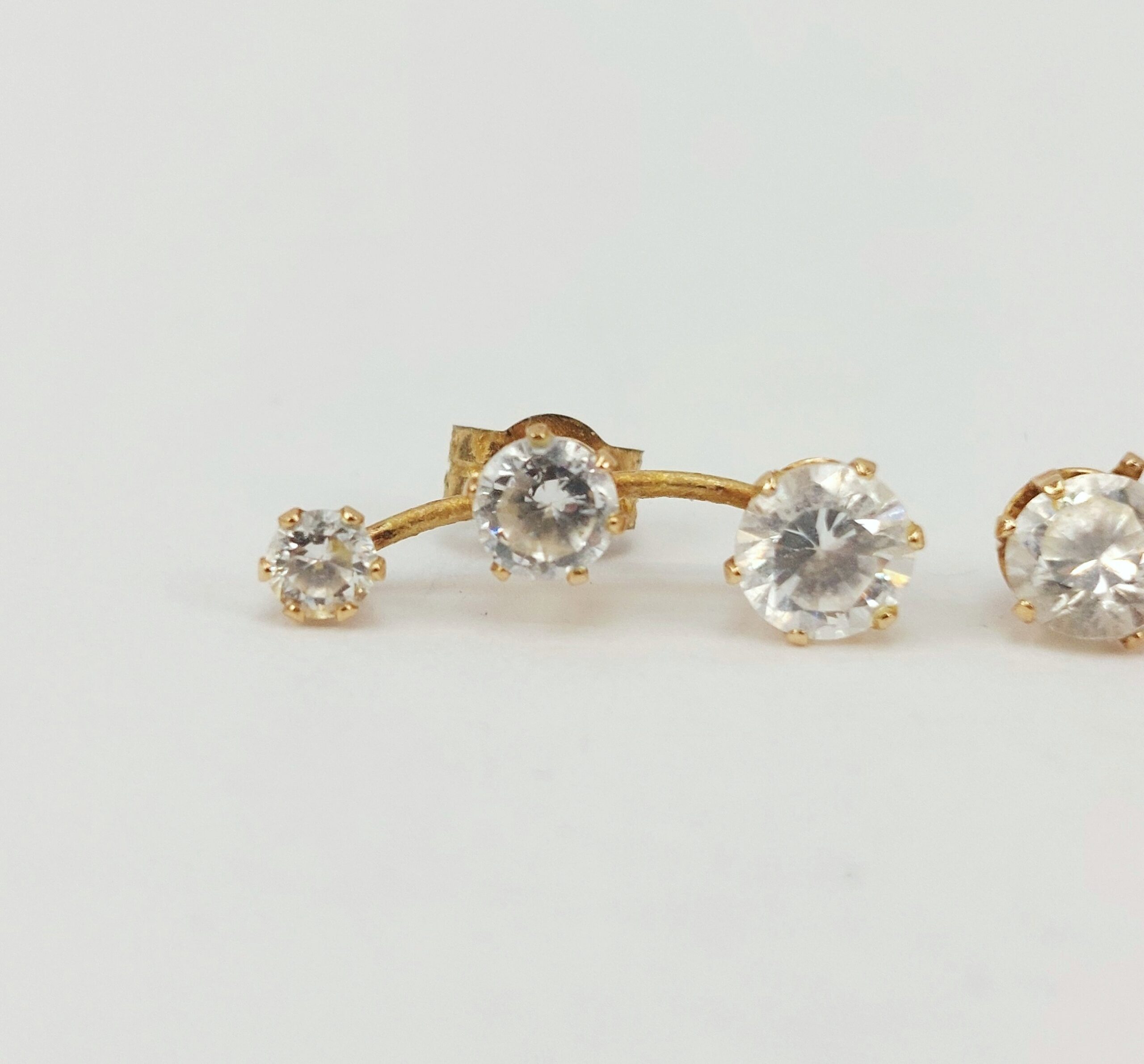 Pair of 9ct Gold Trilogy Stud Earrings - Image 3