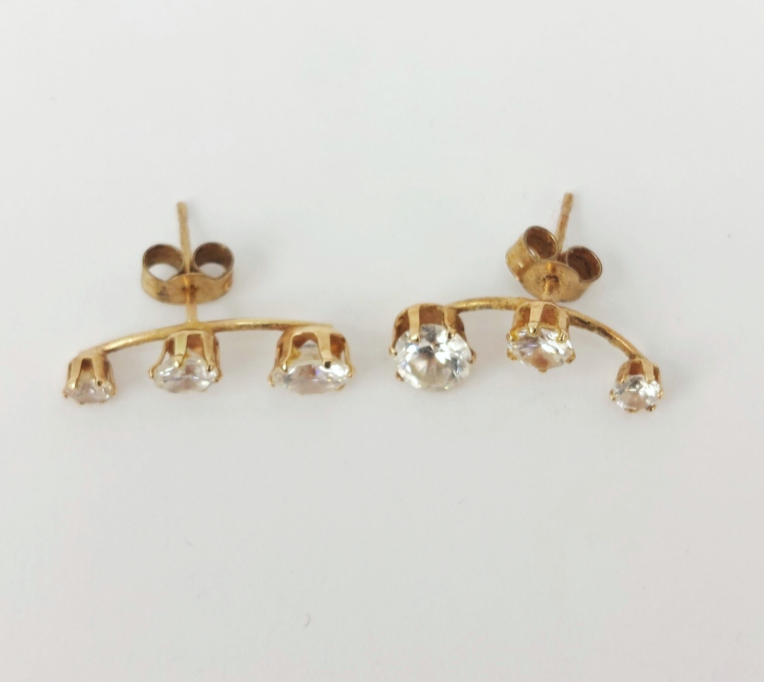 Pair of 9ct Gold Trilogy Stud Earrings - Image 4