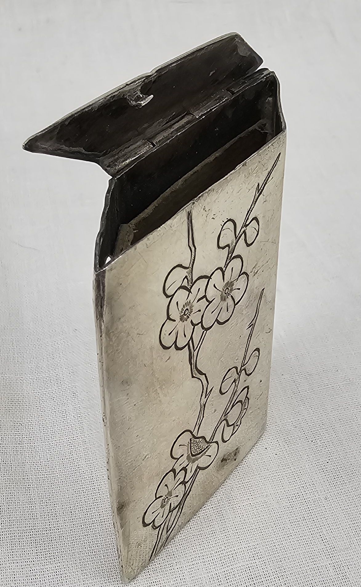 Large Unhallmarked Silver Vesta Case With Engraved Flowers - Image 6