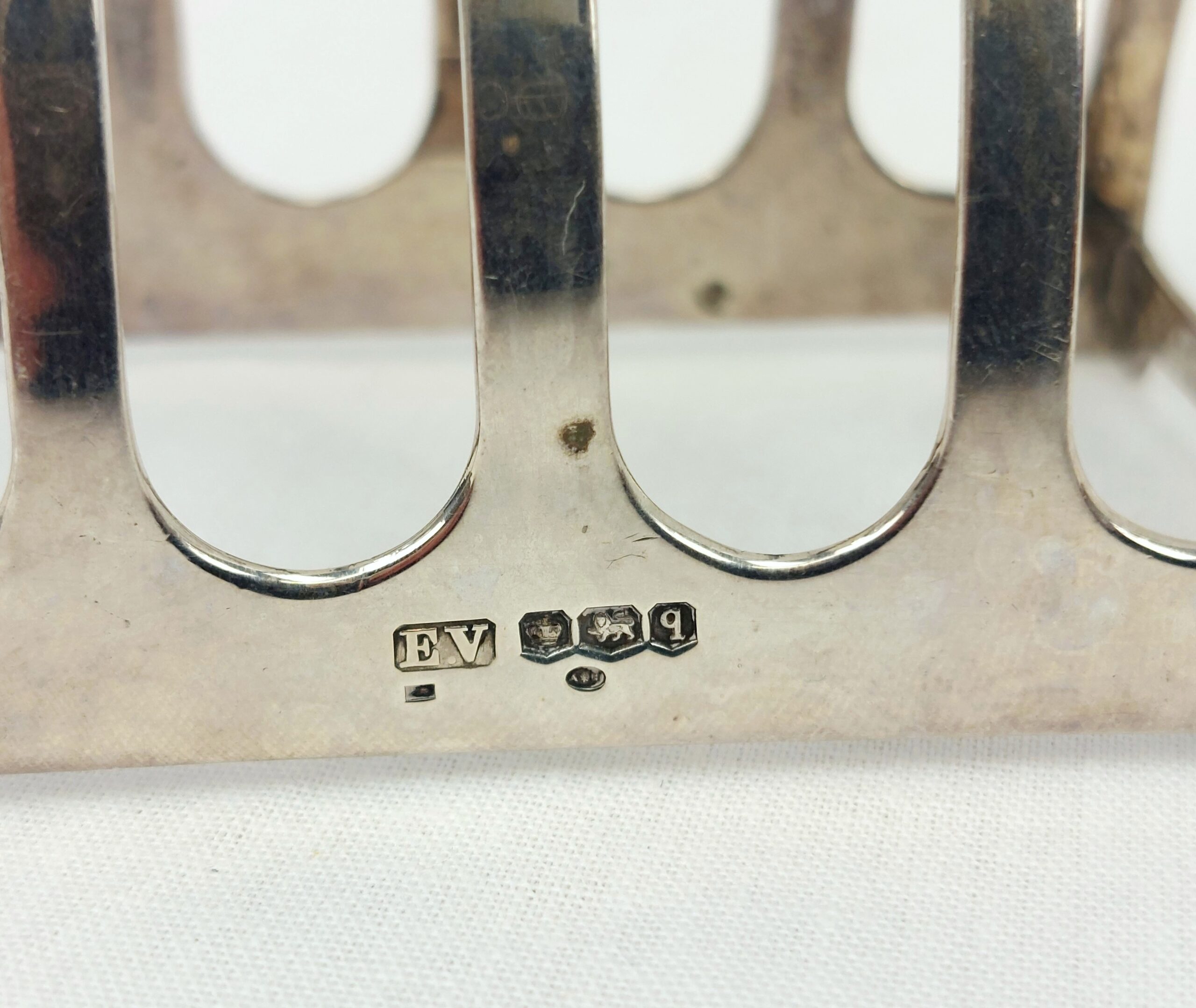 Sheffield 1933 Sterling Silver Toast Rack - Image 3