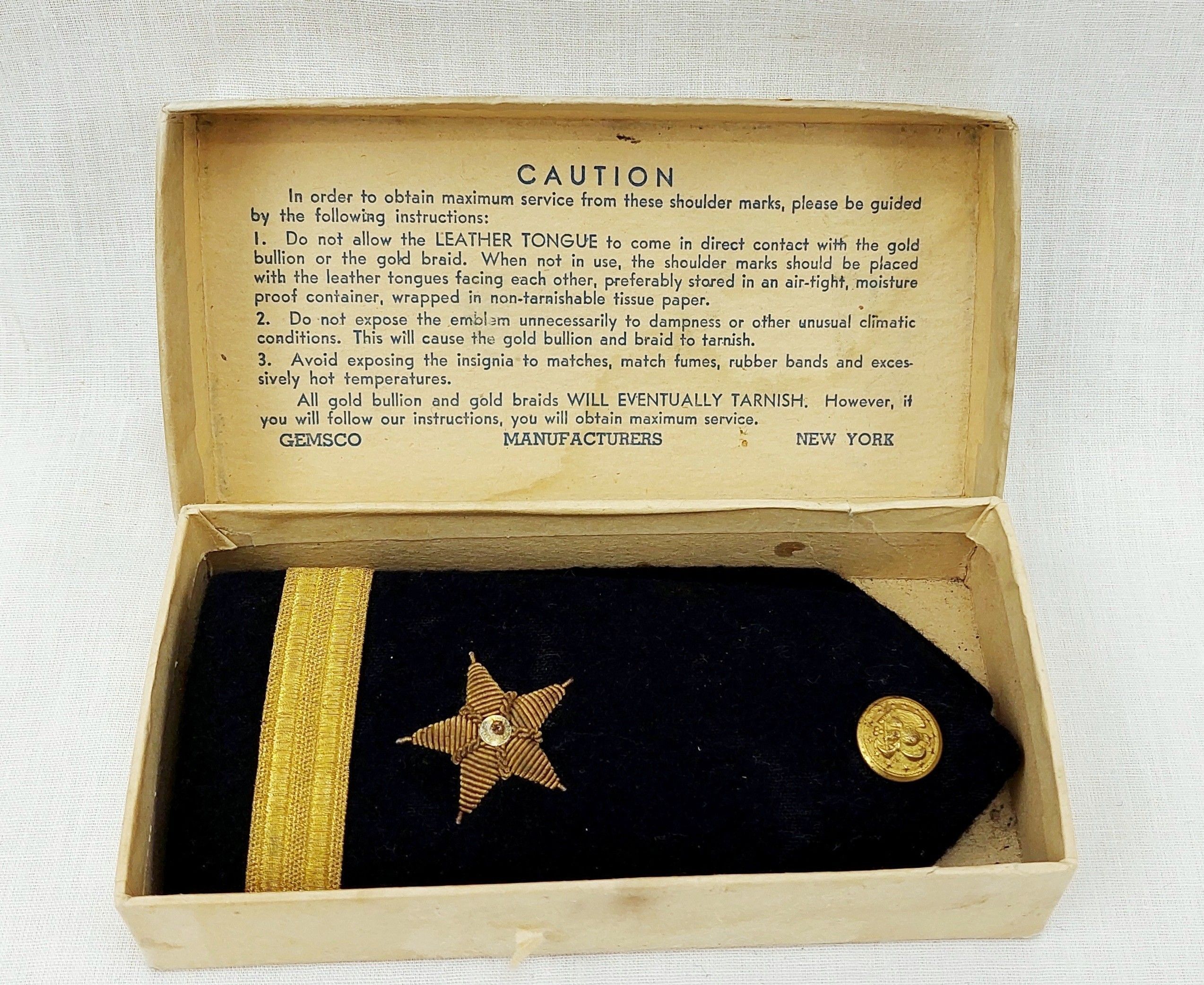 Boxed Pair Of WW2 USA Navy Shoulder Boards - Image 2