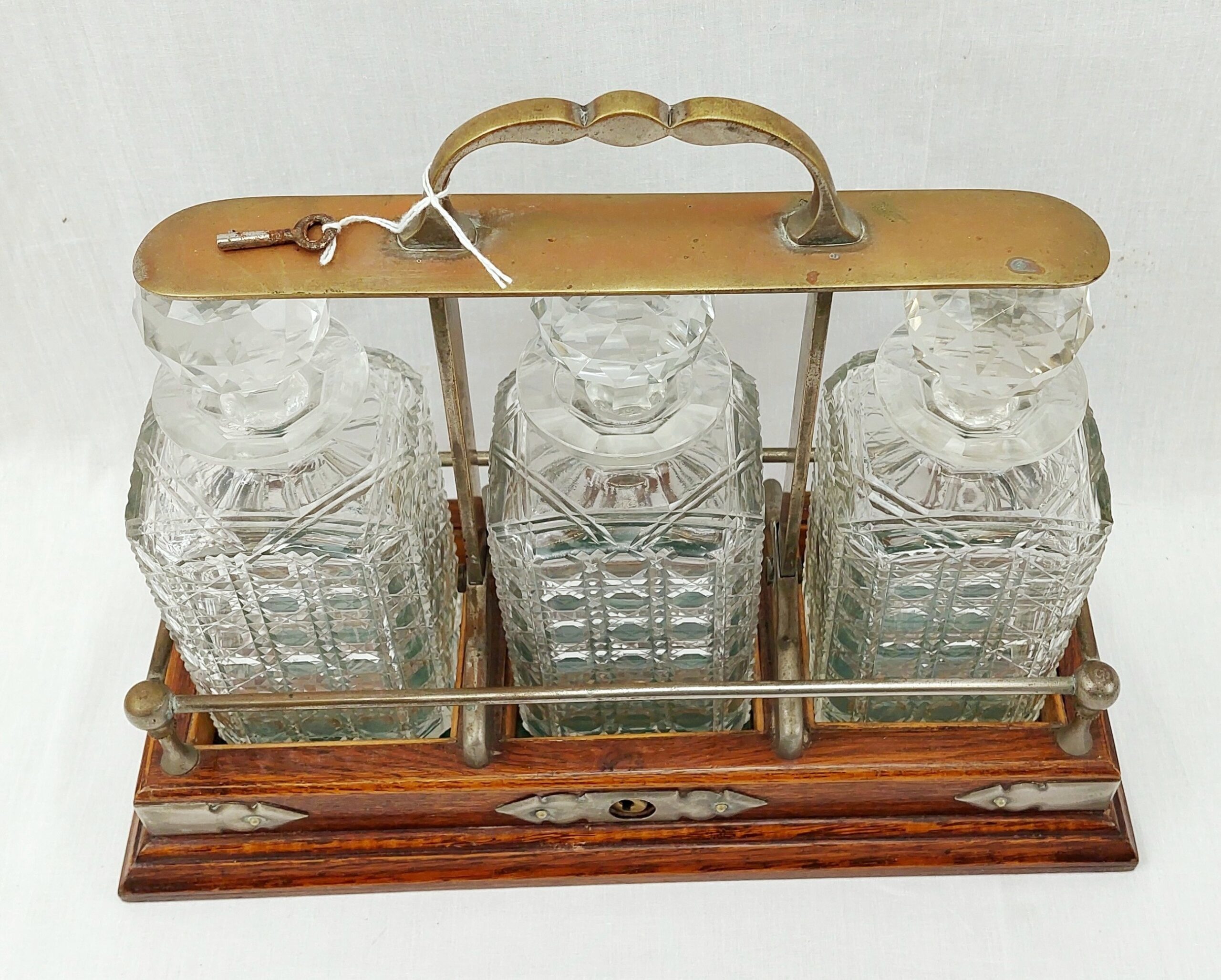Edwardian Lockable Oak Tantalus With Three Cut Glass Decanters - Image 4