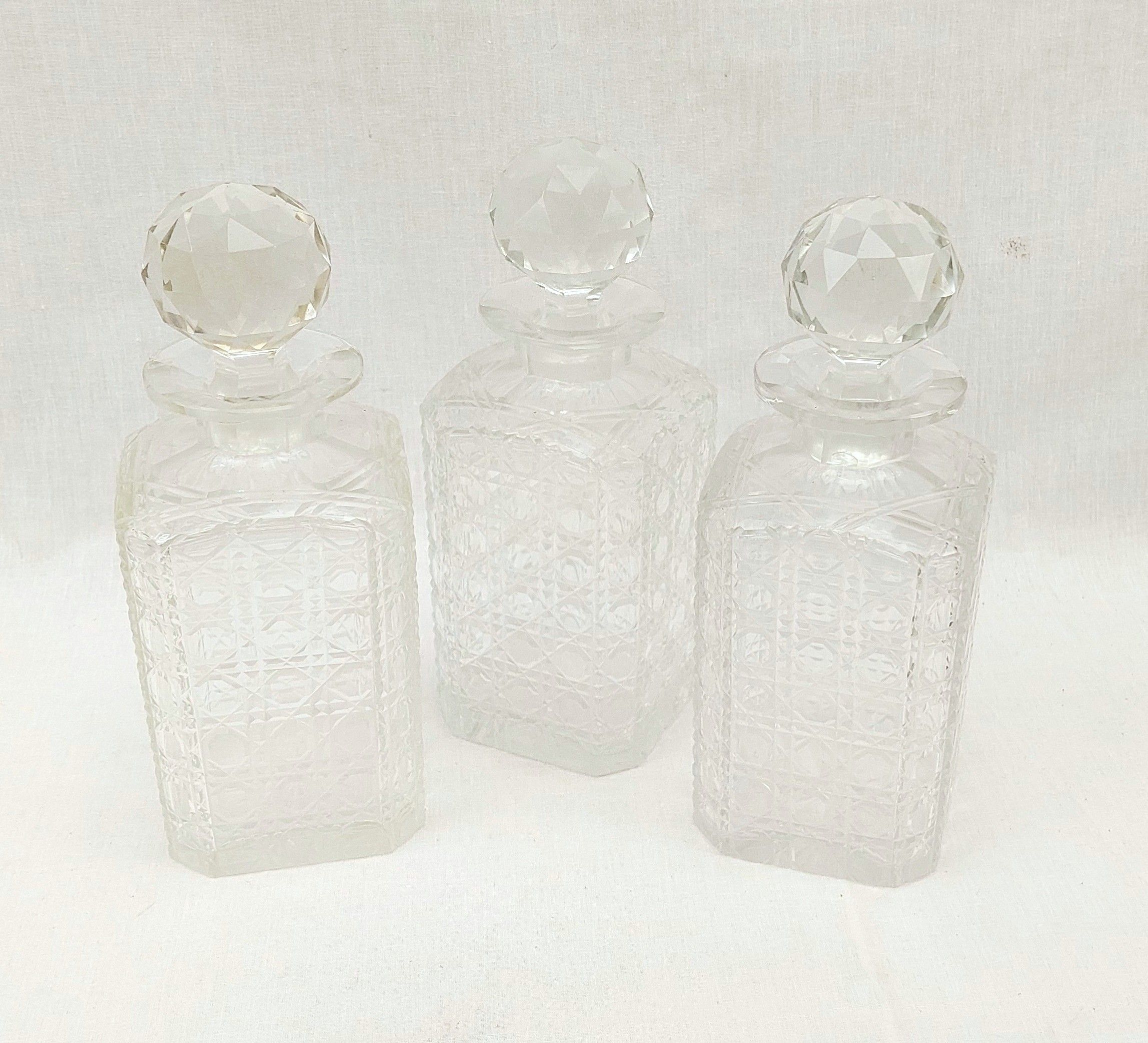 Edwardian Lockable Oak Tantalus With Three Cut Glass Decanters - Image 10