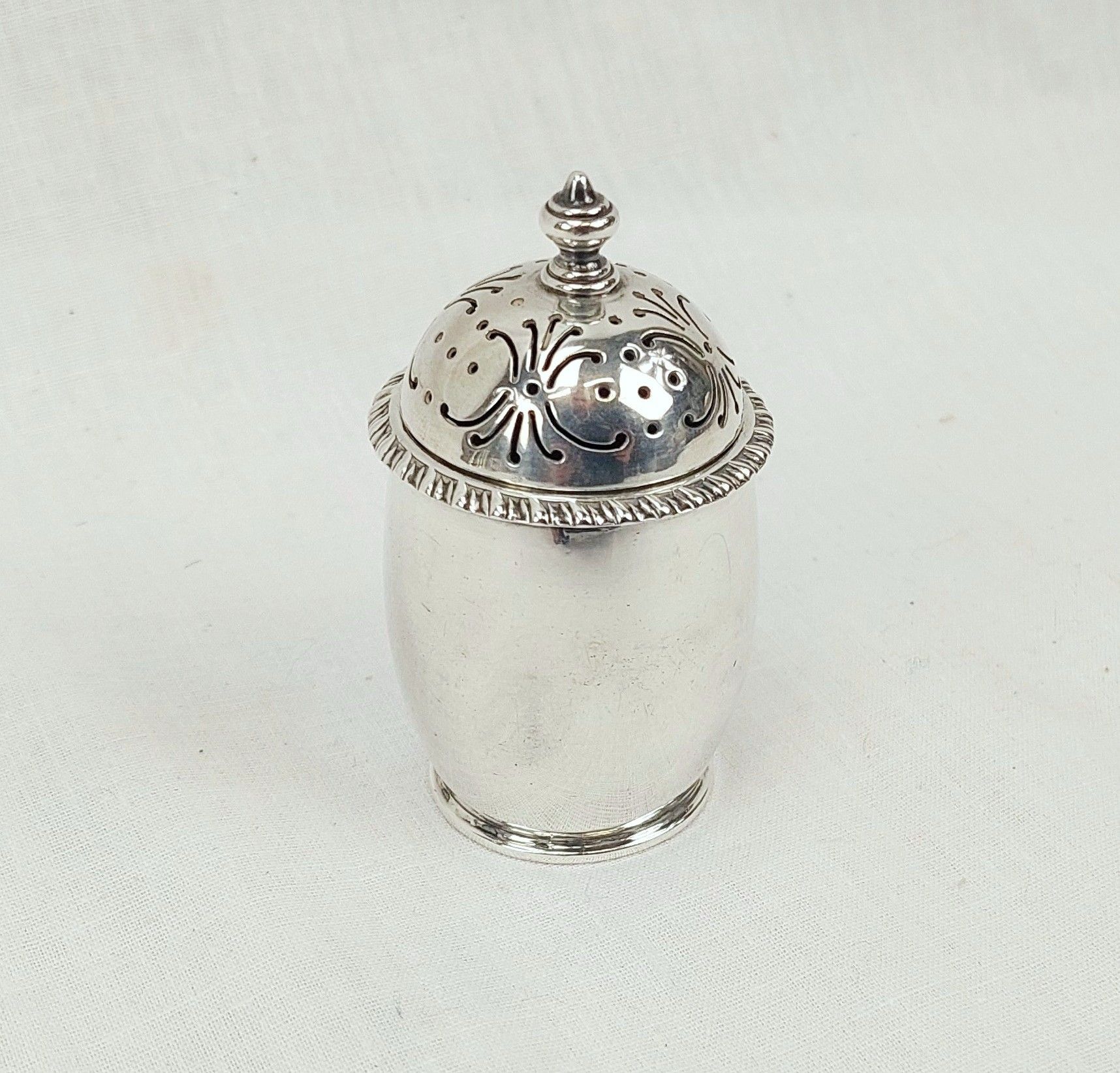 Irish Silver Pepper Pot Dublin 1932 - Image 2