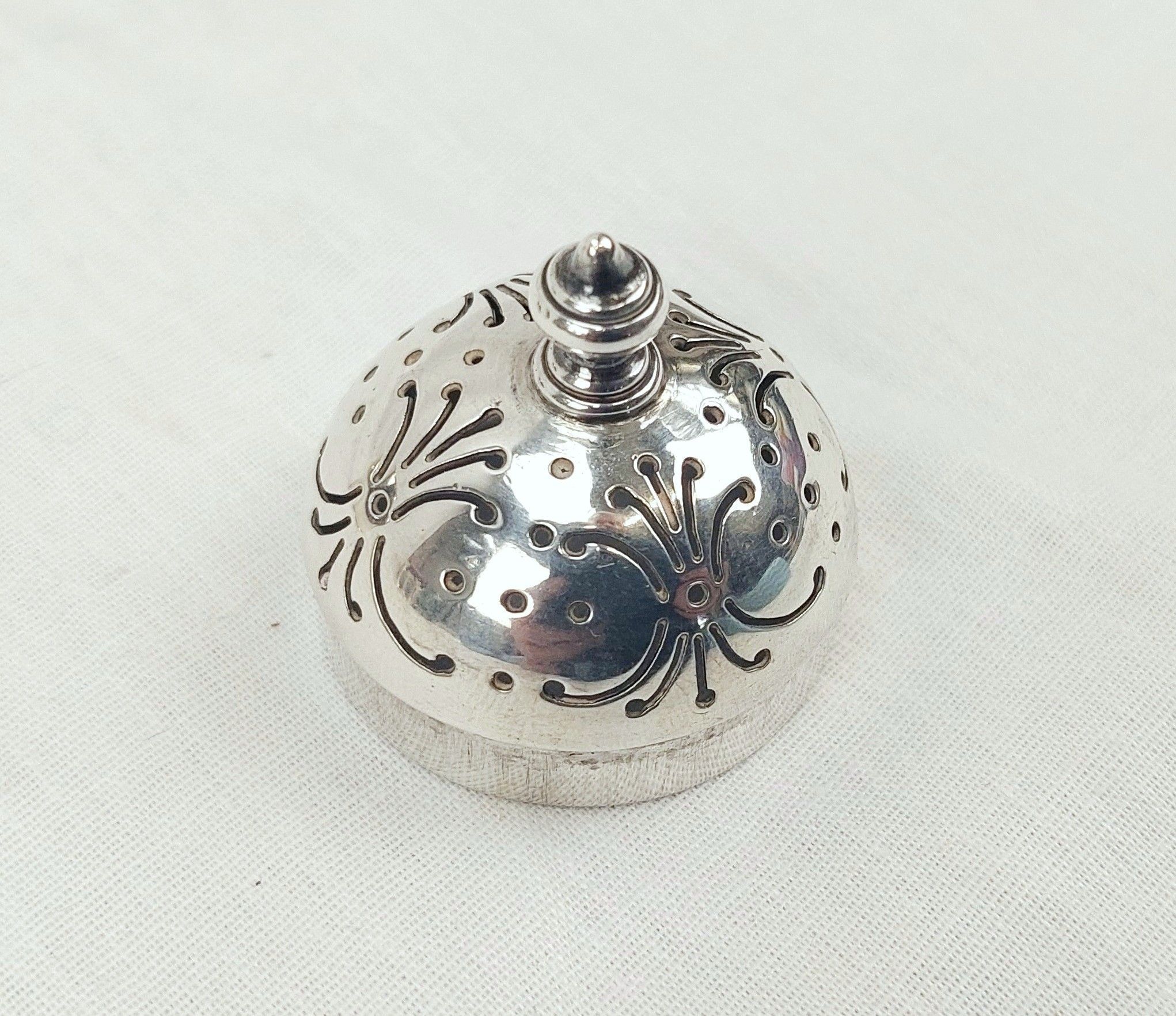 Irish Silver Pepper Pot Dublin 1932 - Image 4