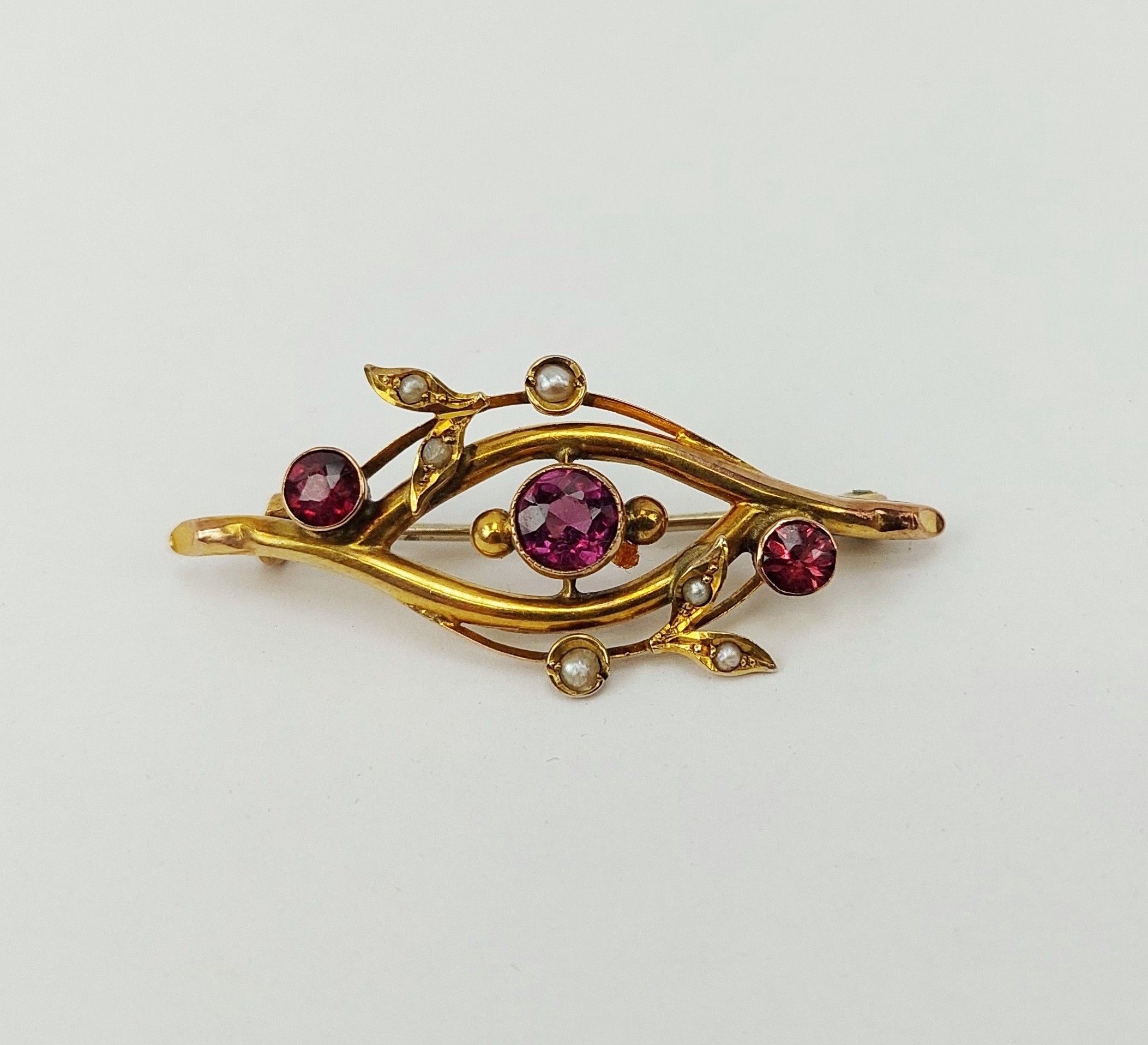 9ct Gold Garnet & Pearl Brooch