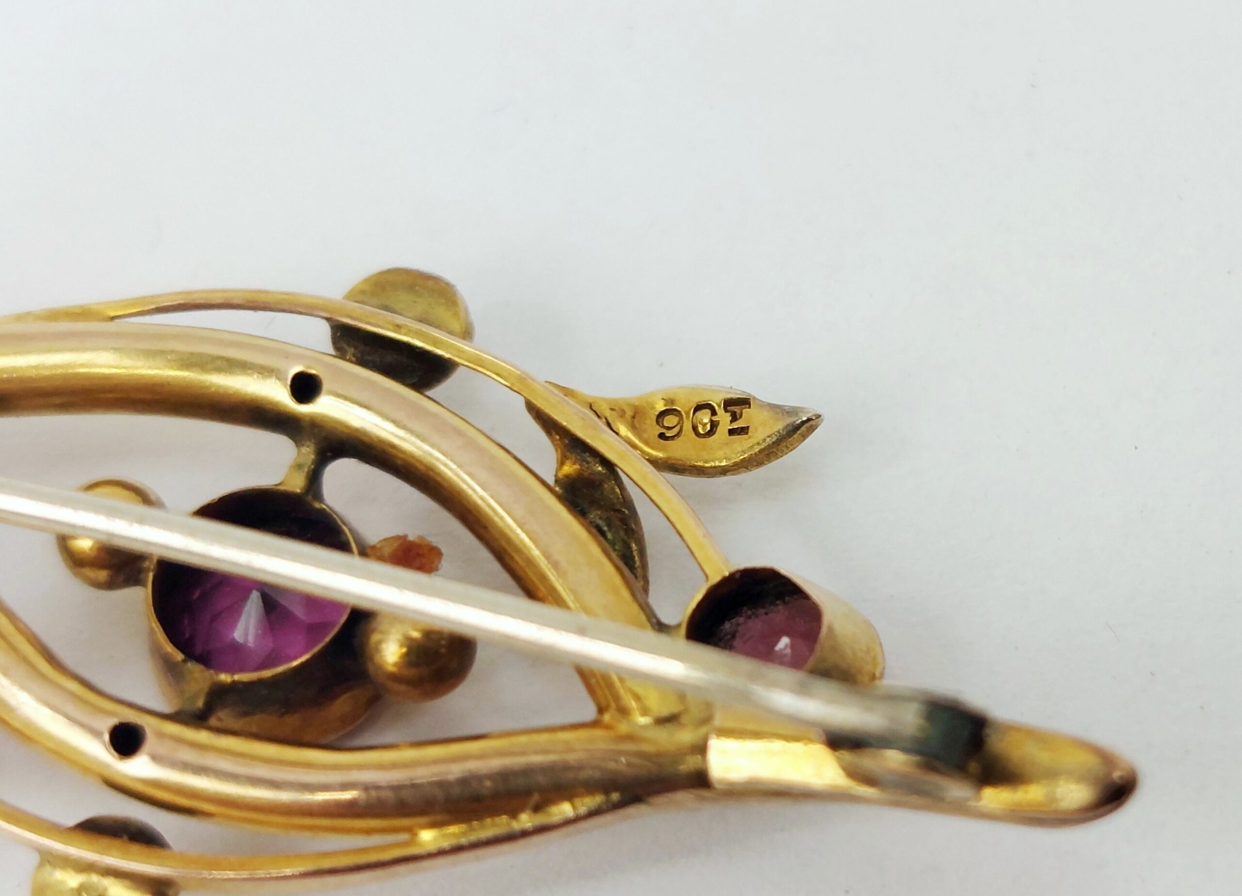9ct Gold Garnet & Pearl Brooch - Image 4