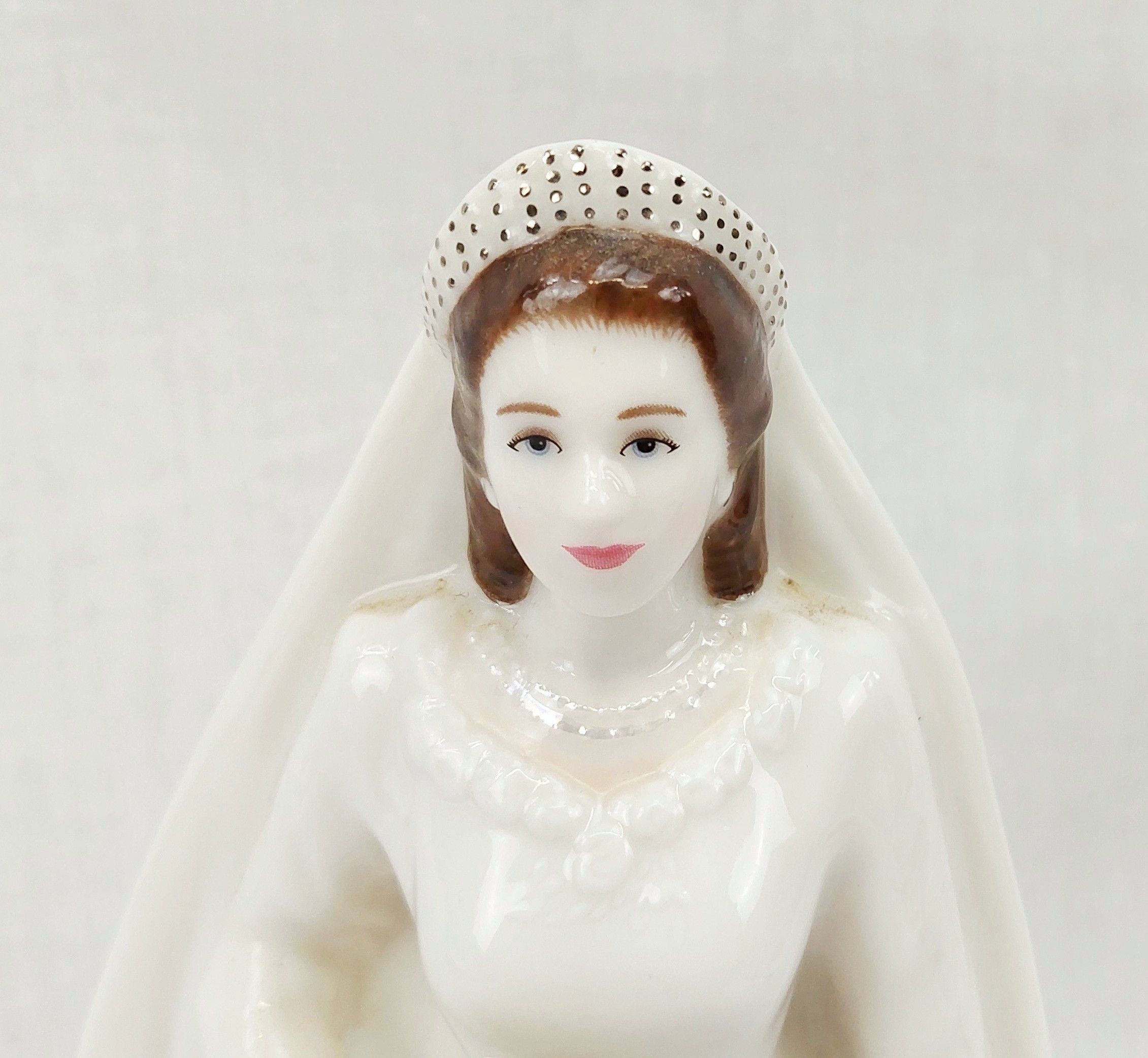 Royal Worcester HM Queen Exlizabeth II 2007 Figurine #2 - Image 5