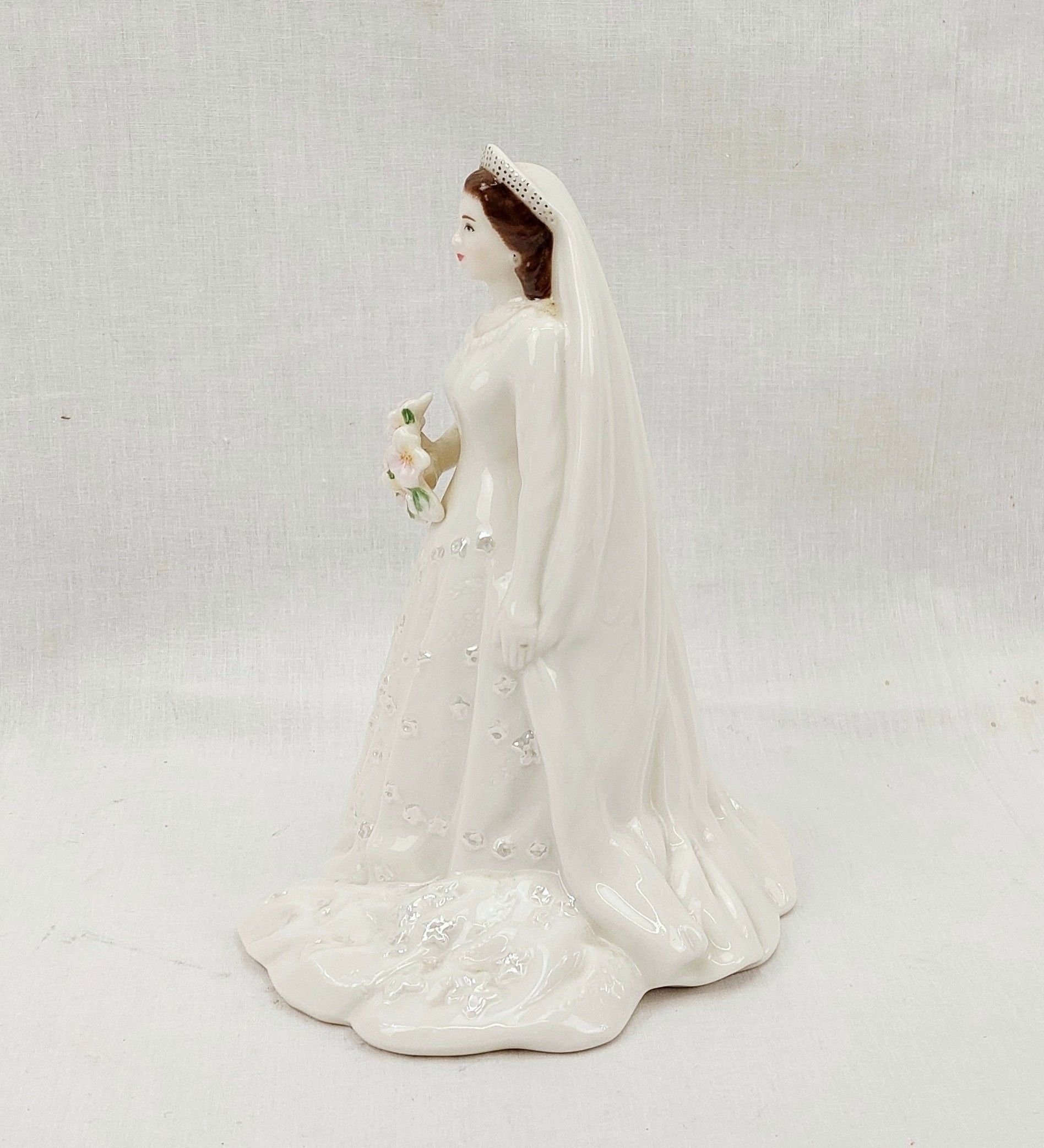 Royal Worcester HM Queen Exlizabeth II 2007 Figurine #2 - Image 3