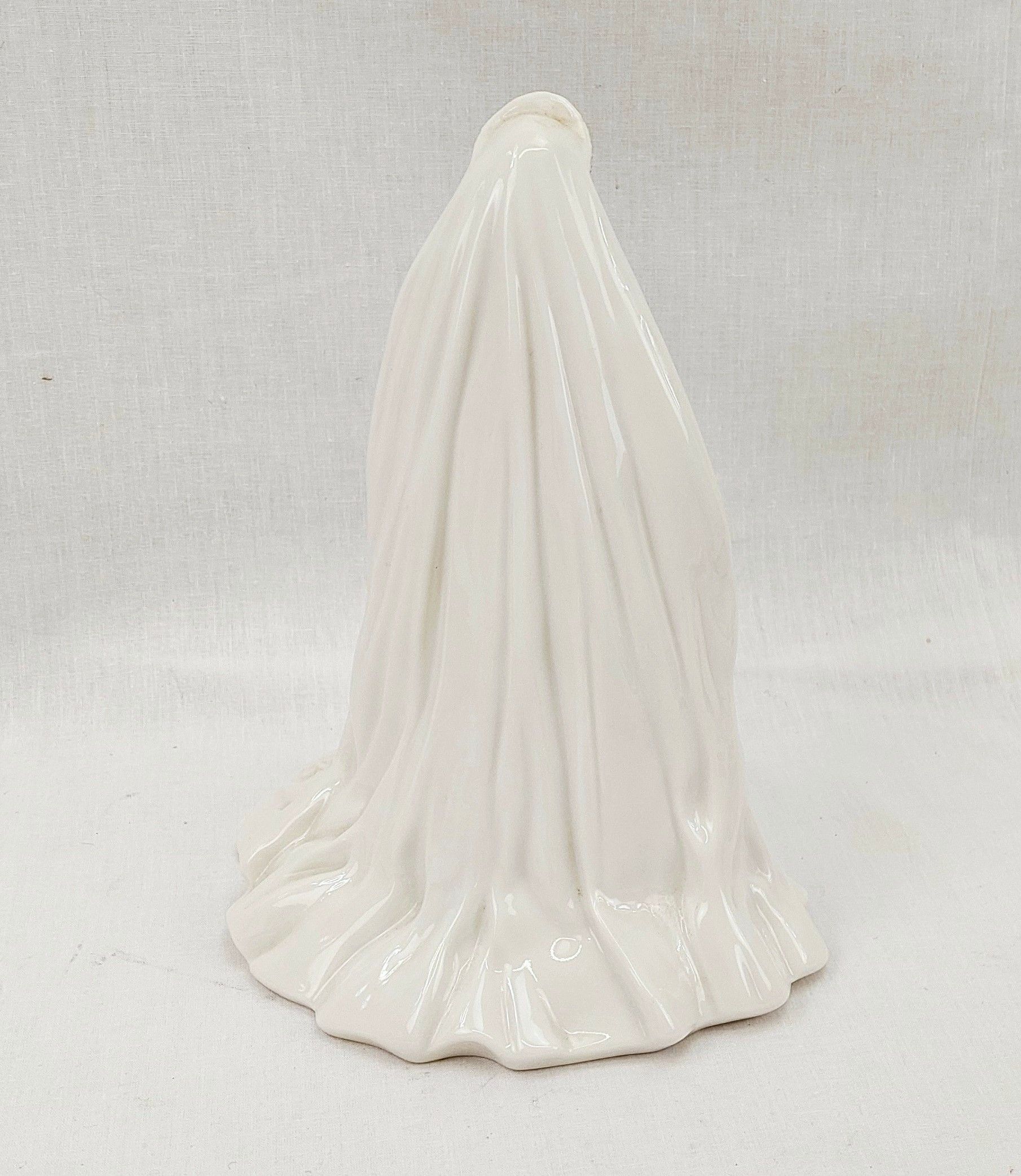 Royal Worcester HM Queen Exlizabeth II 2007 Figurine #2 - Image 4