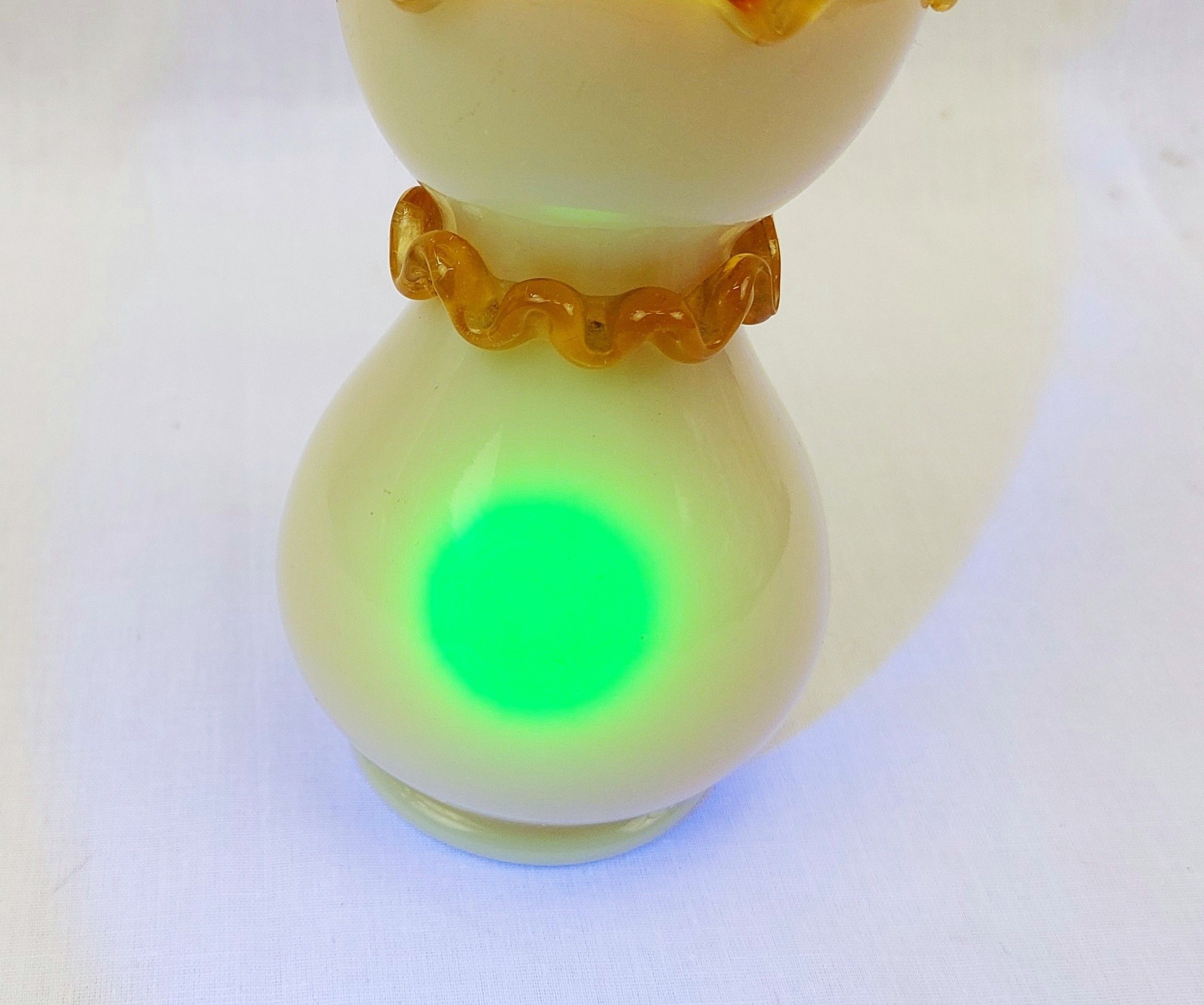 Victorian Uranium Vaseline Glass Vase - Image 5