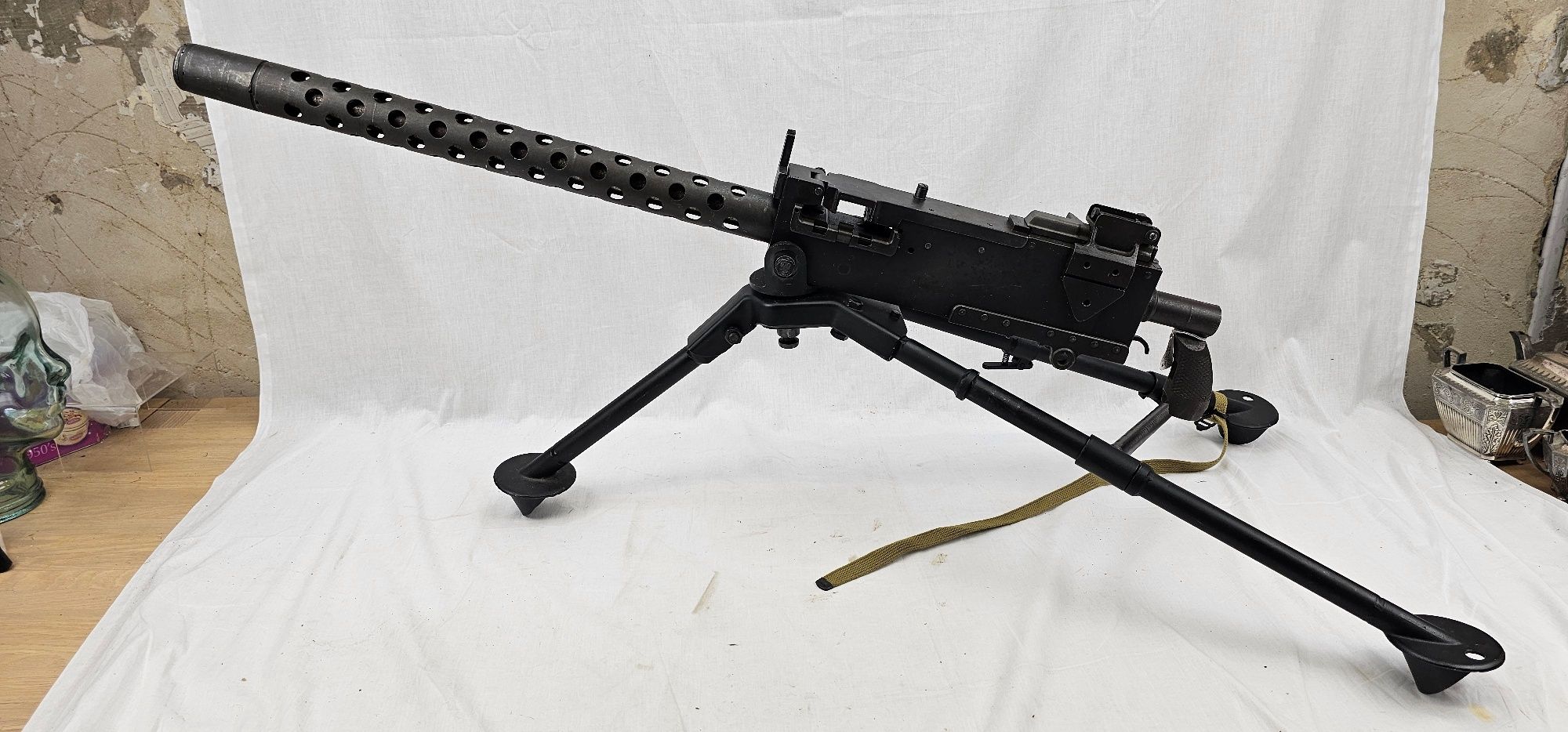 WW2 American US Browning .30 Cal Machine gun Model 1919 A4, Ammo Box and Tripod - Deactivated - Image 12
