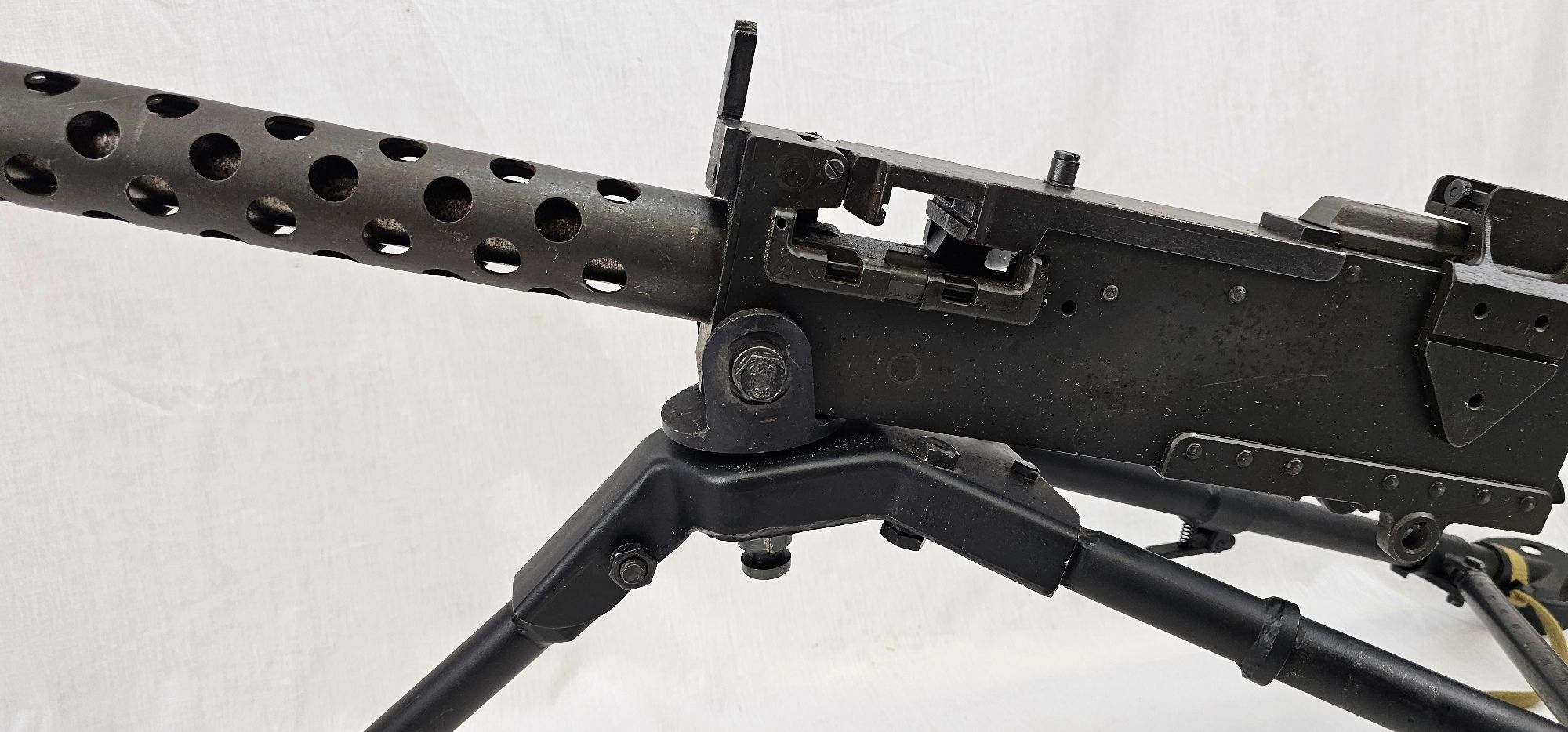 WW2 American US Browning .30 Cal Machine gun Model 1919 A4, Ammo Box and Tripod - Deactivated - Image 15