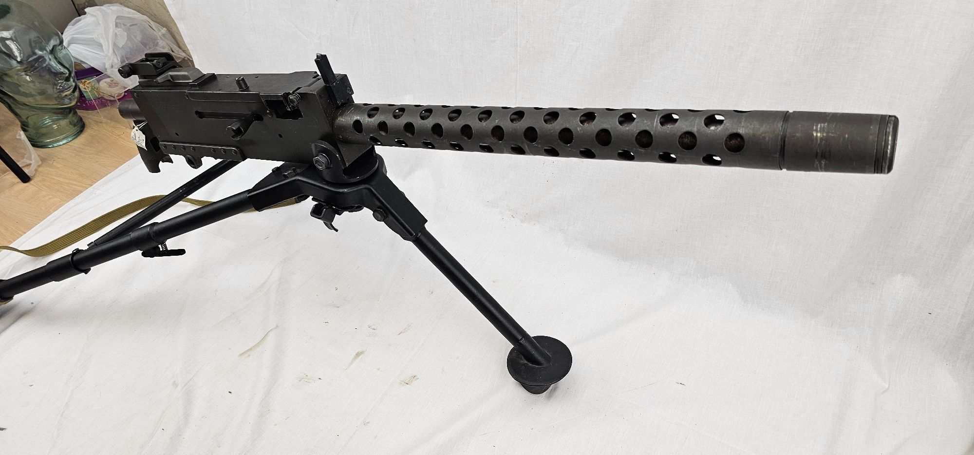 WW2 American US Browning .30 Cal Machine gun Model 1919 A4, Ammo Box and Tripod - Deactivated - Image 3