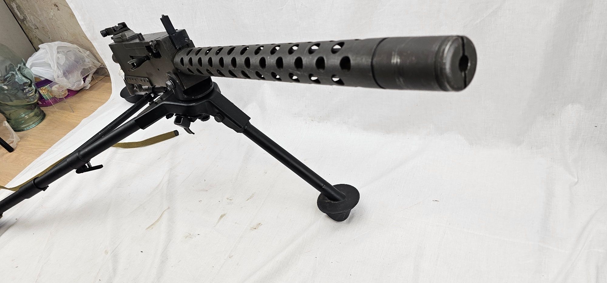 WW2 American US Browning .30 Cal Machine gun Model 1919 A4, Ammo Box and Tripod - Deactivated - Image 4