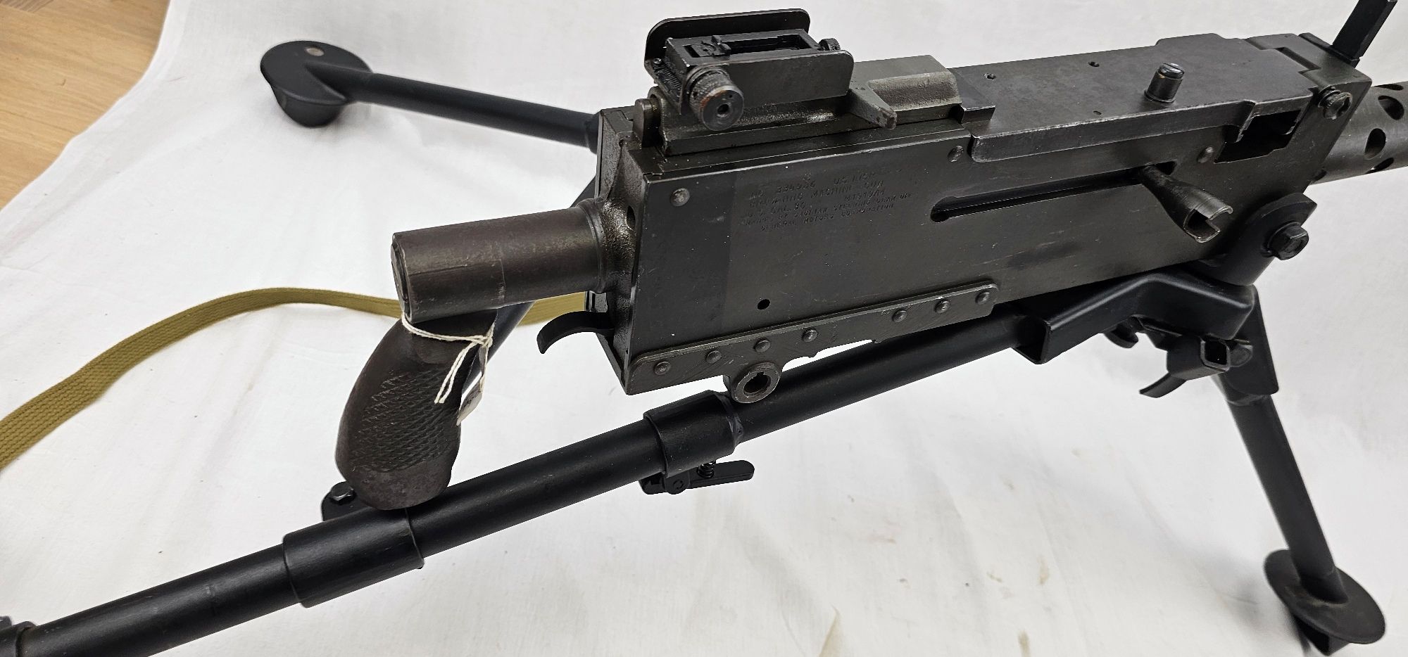 WW2 American US Browning .30 Cal Machine gun Model 1919 A4, Ammo Box and Tripod - Deactivated - Image 7