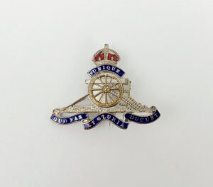 WW2 Royal Artillery Enamelled Sweetheart Badge