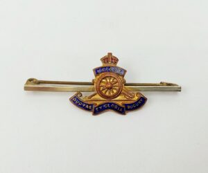 WW2 Royal Artillery Enamelled Sweetheart Badge