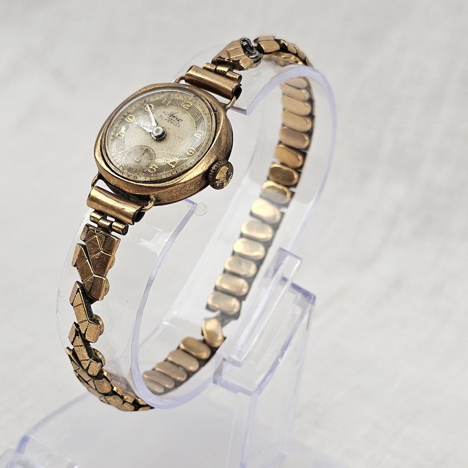 1925 G.W.O. Dated 9ct Gold Ladies Avia Wristwatch - Image 4
