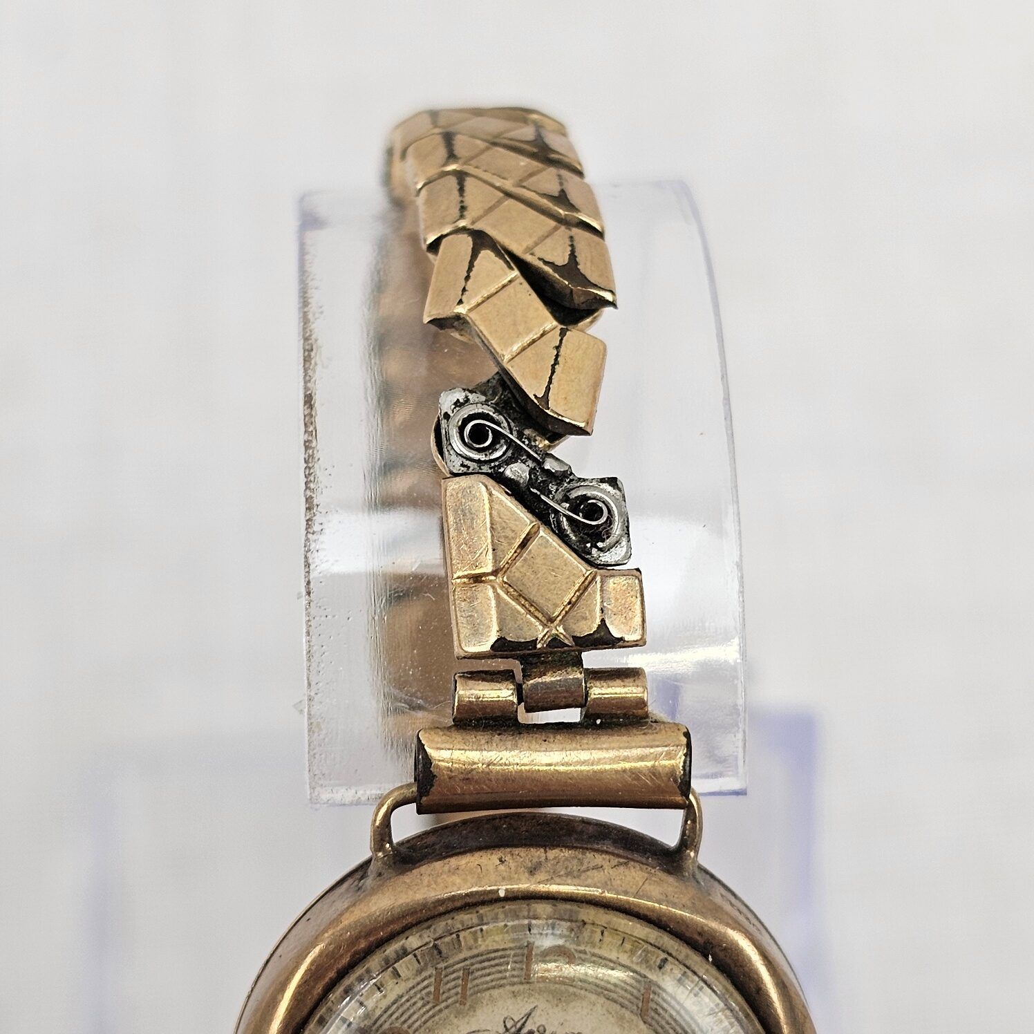 1925 G.W.O. Dated 9ct Gold Ladies Avia Wristwatch - Image 6